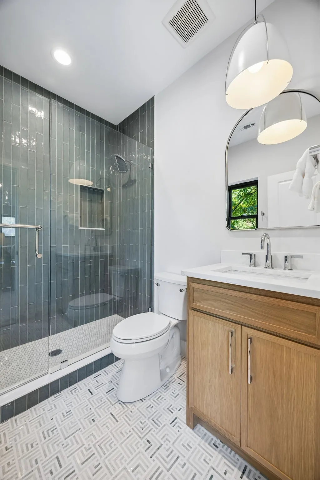 Game room full bath