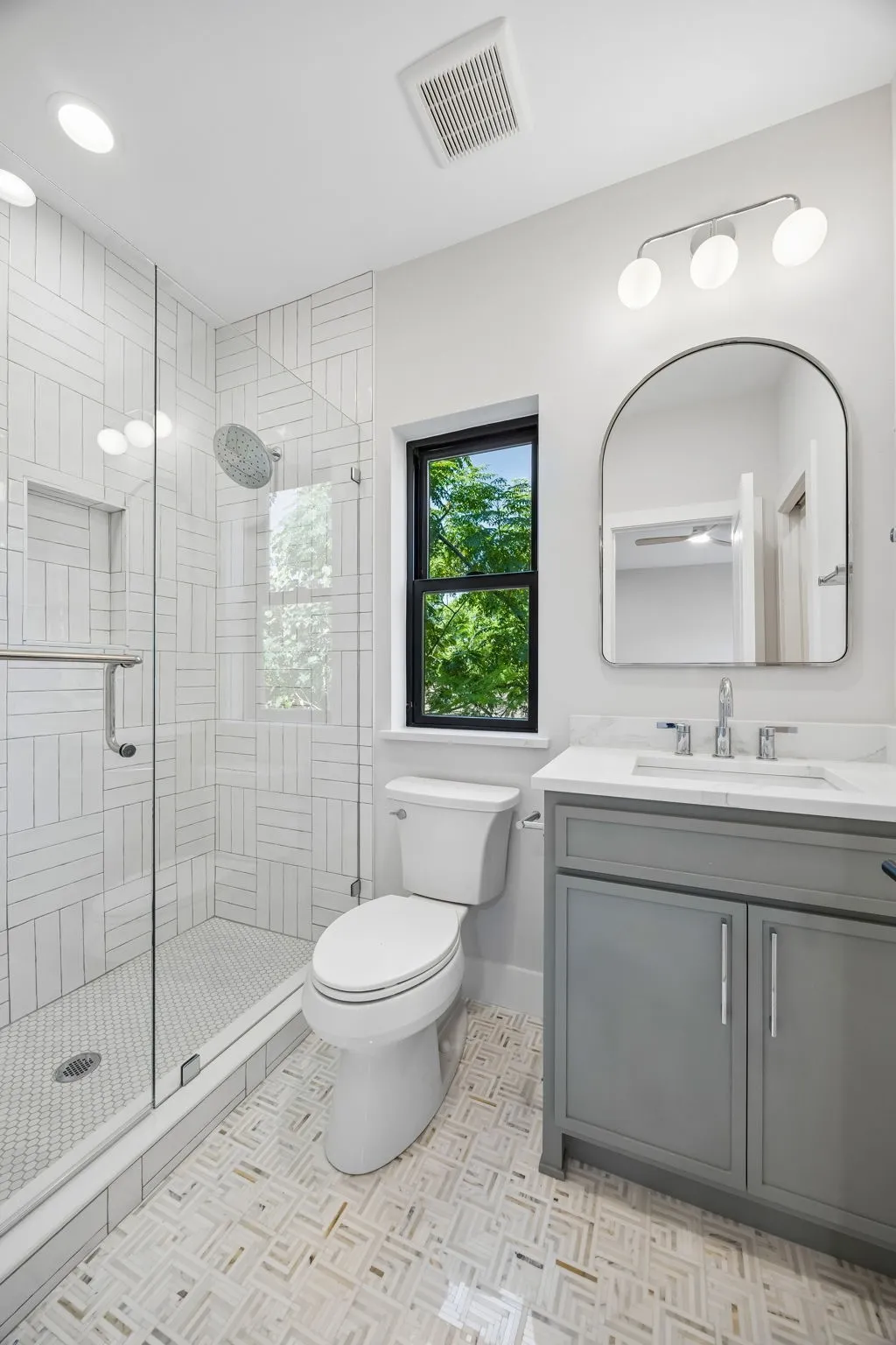 Full bath for bedroom 3