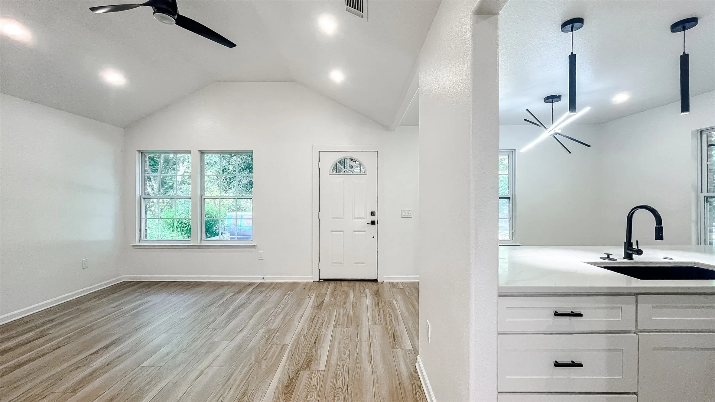 Single Family Residence For Sale in Dallas County , 1926 Arizona Avenue, Dallas, Texas 75216, 3 Bedroom, 2 Bathroom, Garage spaces, 1,479 Sqft, built in 2011, mls#21363302, Real Estate Agent in Dallas, Homes For Sale in Dallas county, Homes For Sale in Dallas, Realtor in Dallas Texas, Real Estate Brokerage Independent Realty Texas, Luminita Cordes Realtor