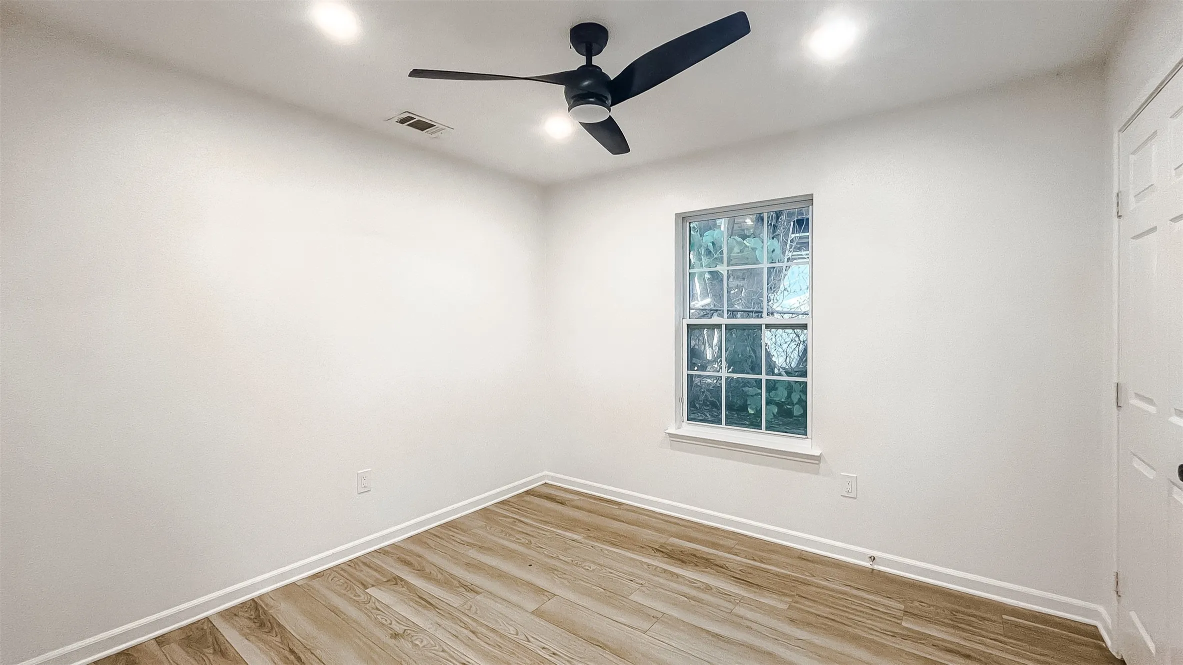 Single Family Residence For Sale in Dallas County , 1926 Arizona Avenue, Dallas, Texas 75216, 3 Bedroom, 2 Bathroom, Garage spaces, 1,479 Sqft, built in 2011, mls#21363302, Real Estate Agent in Dallas, Homes For Sale in Dallas county, Homes For Sale in Dallas, Realtor in Dallas Texas, Real Estate Brokerage Independent Realty Texas, Luminita Cordes Realtor