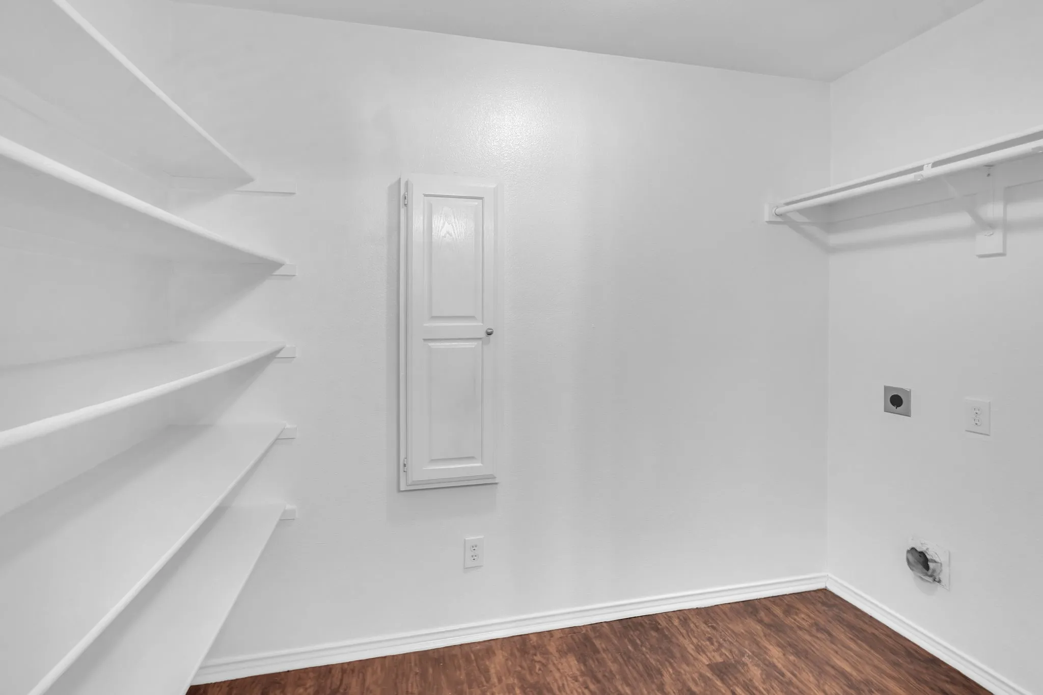 Single Family Residence For Rent in Tarrant County , 11829 Gold Creek Drive E, Fort Worth, Texas 76244, 4 Bedroom, 2 Bathroom, 2 Garage spaces, 2,136 Sqft, built in 2001, mls#21365096, Real Estate Agent in Fort Worth, Homes For Rent in Tarrant county, Homes For Rent in Fort Worth, Realtor in Fort Worth Texas, Real Estate Brokerage Independent Realty Texas, Luminita Cordes Realtor
