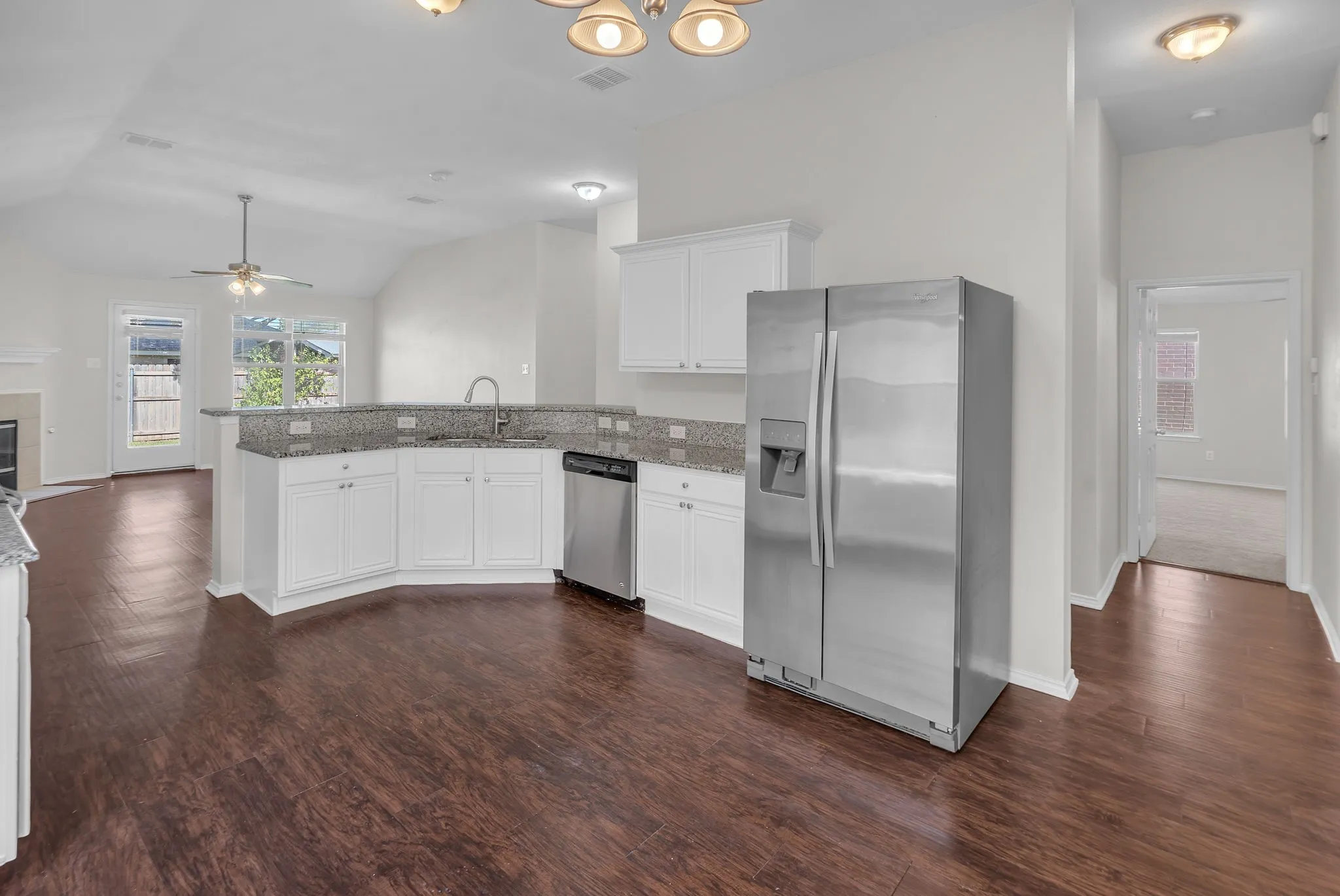 Single Family Residence For Rent in Tarrant County , 11829 Gold Creek Drive E, Fort Worth, Texas 76244, 4 Bedroom, 2 Bathroom, 2 Garage spaces, 2,136 Sqft, built in 2001, mls#21365096, Real Estate Agent in Fort Worth, Homes For Rent in Tarrant county, Homes For Rent in Fort Worth, Realtor in Fort Worth Texas, Real Estate Brokerage Independent Realty Texas, Luminita Cordes Realtor