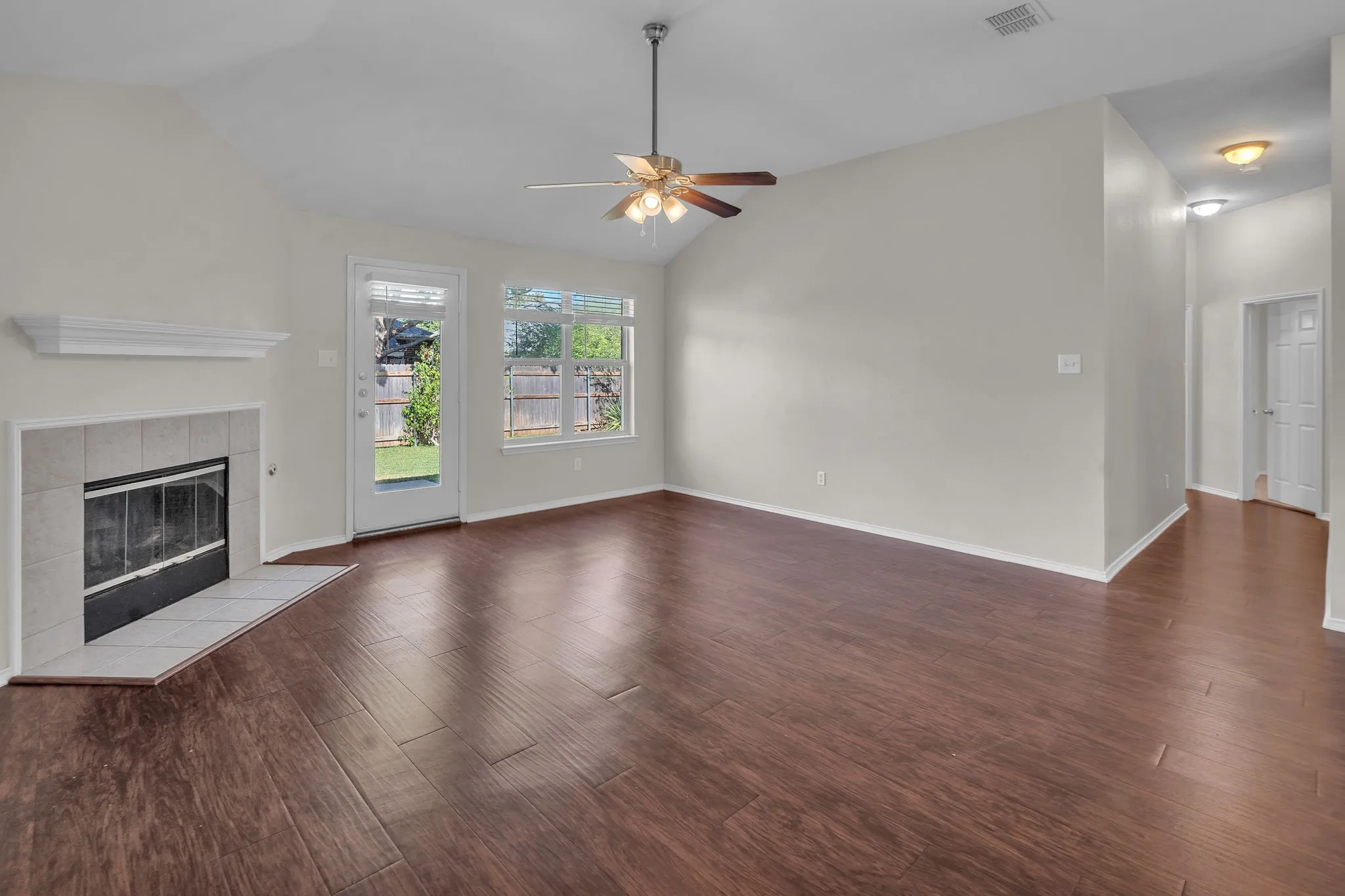 Single Family Residence For Rent in Tarrant County , 11829 Gold Creek Drive E, Fort Worth, Texas 76244, 4 Bedroom, 2 Bathroom, 2 Garage spaces, 2,136 Sqft, built in 2001, mls#21365096, Real Estate Agent in Fort Worth, Homes For Rent in Tarrant county, Homes For Rent in Fort Worth, Realtor in Fort Worth Texas, Real Estate Brokerage Independent Realty Texas, Luminita Cordes Realtor