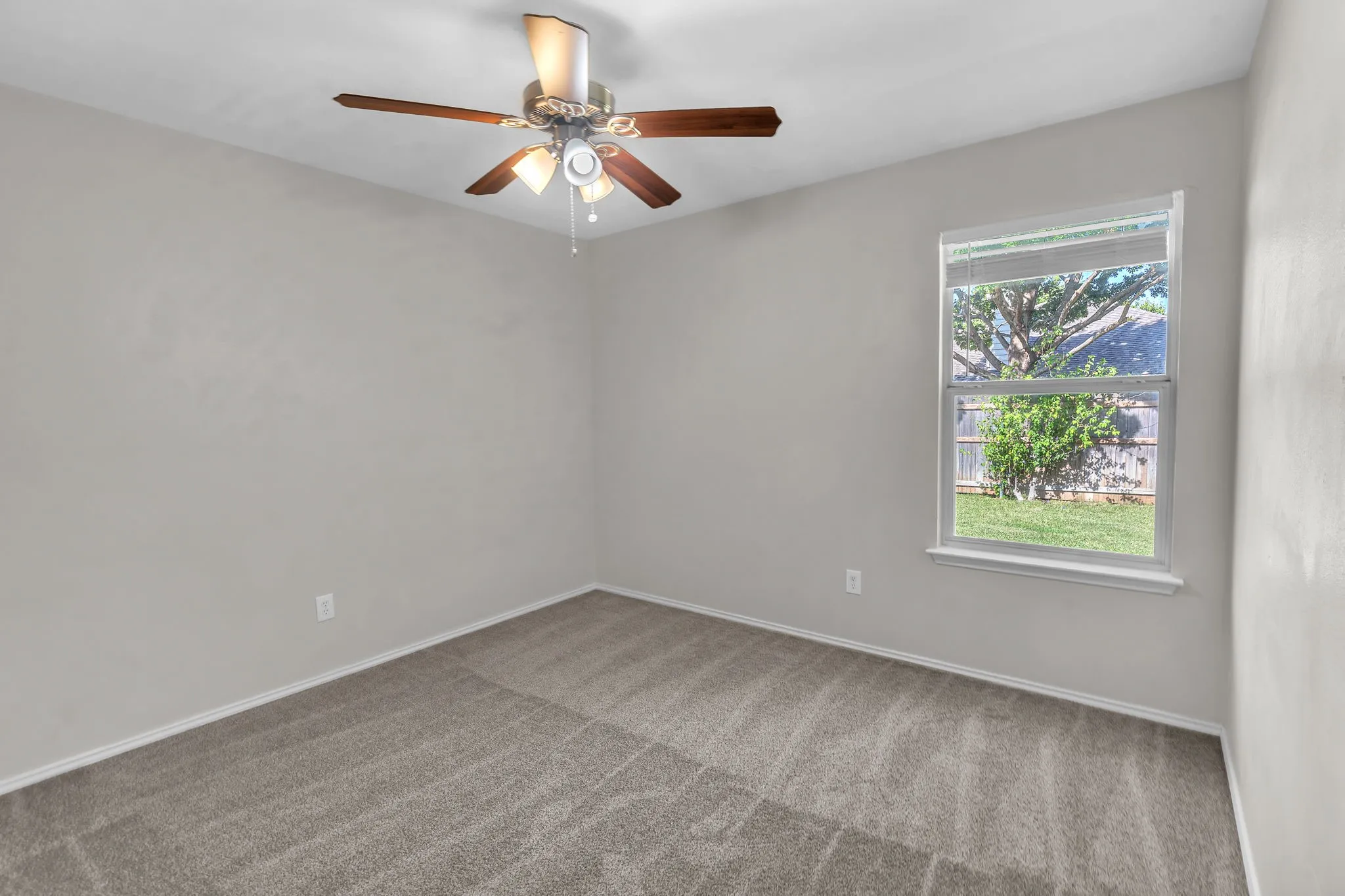Single Family Residence For Rent in Tarrant County , 11829 Gold Creek Drive E, Fort Worth, Texas 76244, 4 Bedroom, 2 Bathroom, 2 Garage spaces, 2,136 Sqft, built in 2001, mls#21365096, Real Estate Agent in Fort Worth, Homes For Rent in Tarrant county, Homes For Rent in Fort Worth, Realtor in Fort Worth Texas, Real Estate Brokerage Independent Realty Texas, Luminita Cordes Realtor