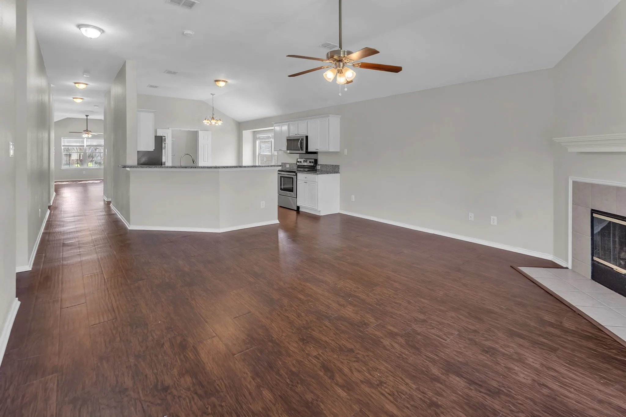 Single Family Residence For Rent in Tarrant County , 11829 Gold Creek Drive E, Fort Worth, Texas 76244, 4 Bedroom, 2 Bathroom, 2 Garage spaces, 2,136 Sqft, built in 2001, mls#21365096, Real Estate Agent in Fort Worth, Homes For Rent in Tarrant county, Homes For Rent in Fort Worth, Realtor in Fort Worth Texas, Real Estate Brokerage Independent Realty Texas, Luminita Cordes Realtor
