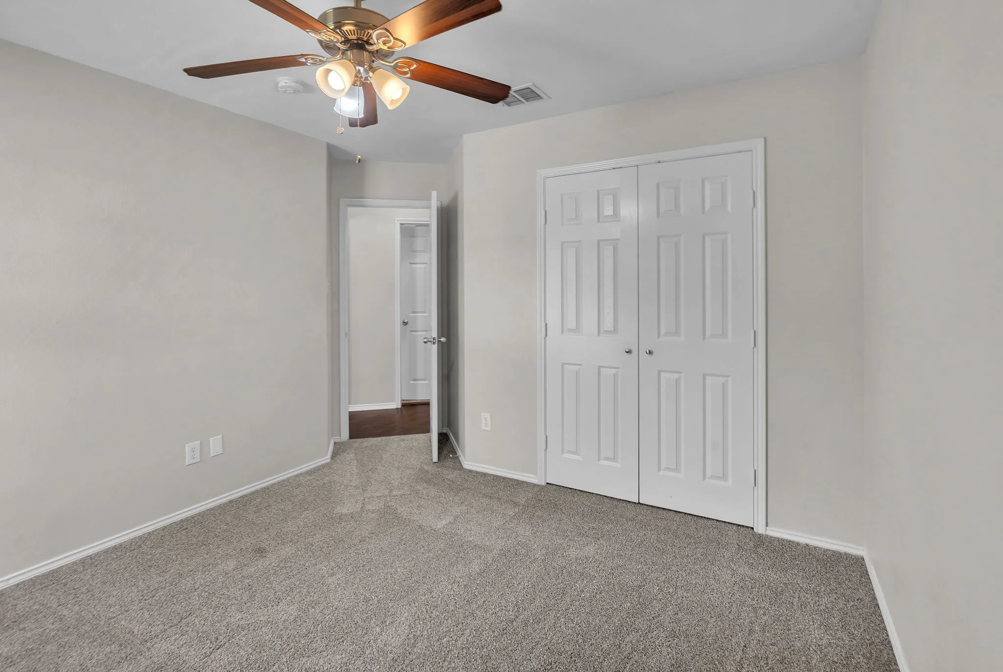 Single Family Residence For Rent in Tarrant County , 11829 Gold Creek Drive E, Fort Worth, Texas 76244, 4 Bedroom, 2 Bathroom, 2 Garage spaces, 2,136 Sqft, built in 2001, mls#21365096, Real Estate Agent in Fort Worth, Homes For Rent in Tarrant county, Homes For Rent in Fort Worth, Realtor in Fort Worth Texas, Real Estate Brokerage Independent Realty Texas, Luminita Cordes Realtor