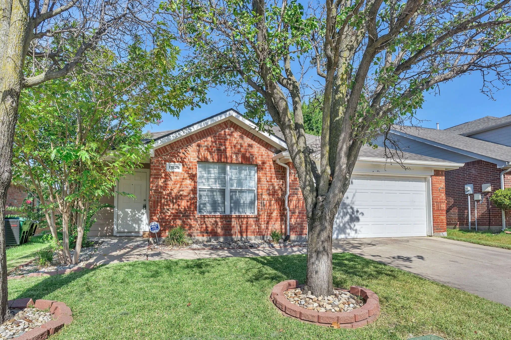Single Family Residence For Rent in Tarrant County , 11829 Gold Creek Drive E, Fort Worth, Texas 76244, 4 Bedroom, 2 Bathroom, 2 Garage spaces, 2,136 Sqft, built in 2001, mls#21365096, Real Estate Agent in Fort Worth, Homes For Rent in Tarrant county, Homes For Rent in Fort Worth, Realtor in Fort Worth Texas, Real Estate Brokerage Independent Realty Texas, Luminita Cordes Realtor