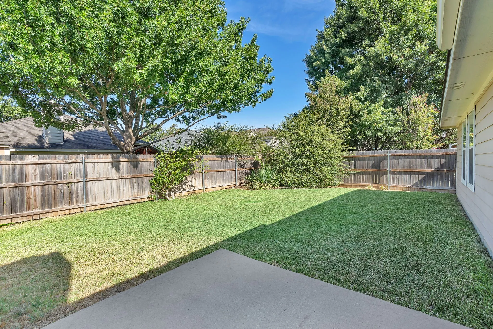 Single Family Residence For Rent in Tarrant County , 11829 Gold Creek Drive E, Fort Worth, Texas 76244, 4 Bedroom, 2 Bathroom, 2 Garage spaces, 2,136 Sqft, built in 2001, mls#21365096, Real Estate Agent in Fort Worth, Homes For Rent in Tarrant county, Homes For Rent in Fort Worth, Realtor in Fort Worth Texas, Real Estate Brokerage Independent Realty Texas, Luminita Cordes Realtor
