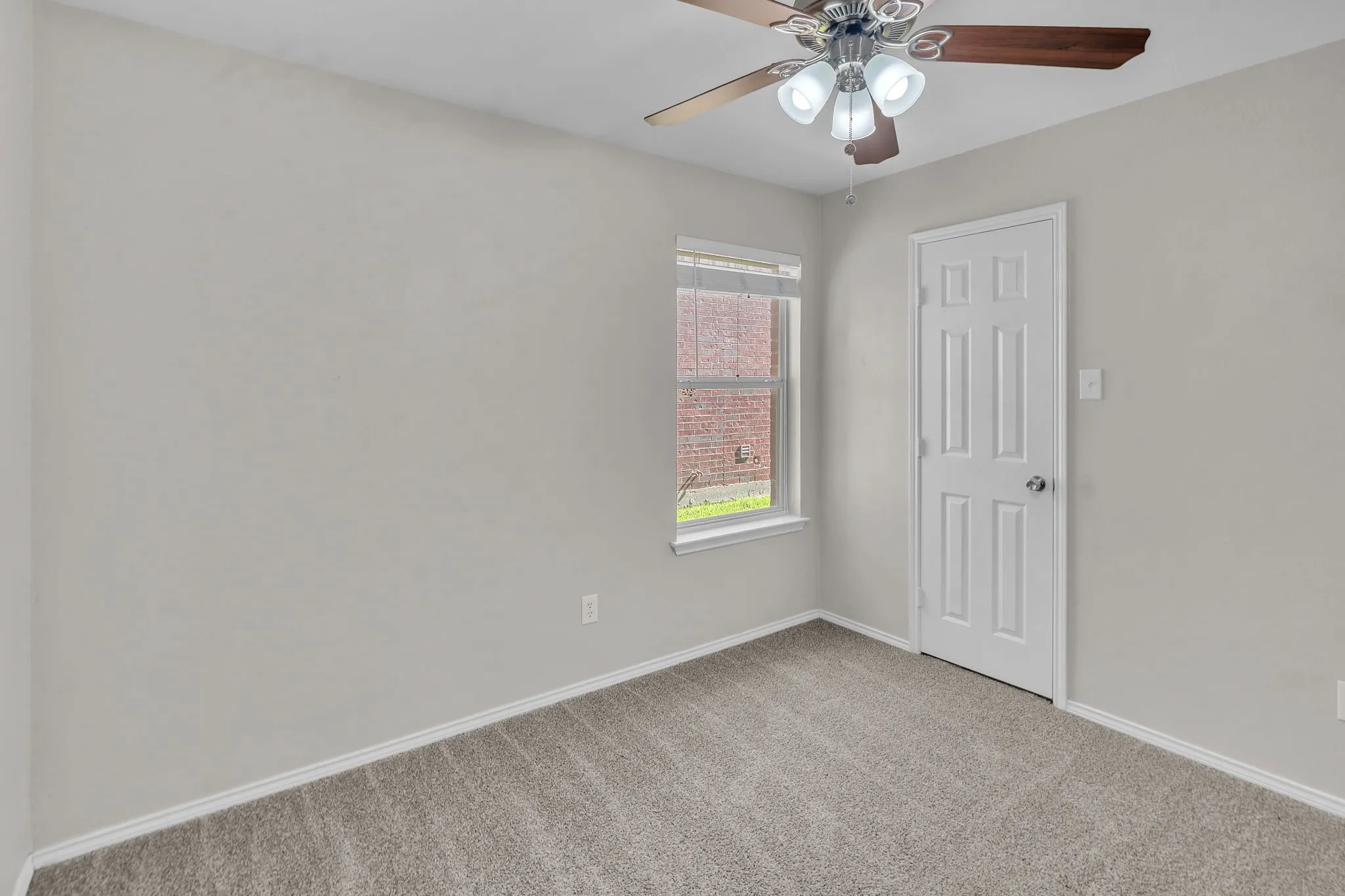 Single Family Residence For Rent in Tarrant County , 11829 Gold Creek Drive E, Fort Worth, Texas 76244, 4 Bedroom, 2 Bathroom, 2 Garage spaces, 2,136 Sqft, built in 2001, mls#21365096, Real Estate Agent in Fort Worth, Homes For Rent in Tarrant county, Homes For Rent in Fort Worth, Realtor in Fort Worth Texas, Real Estate Brokerage Independent Realty Texas, Luminita Cordes Realtor