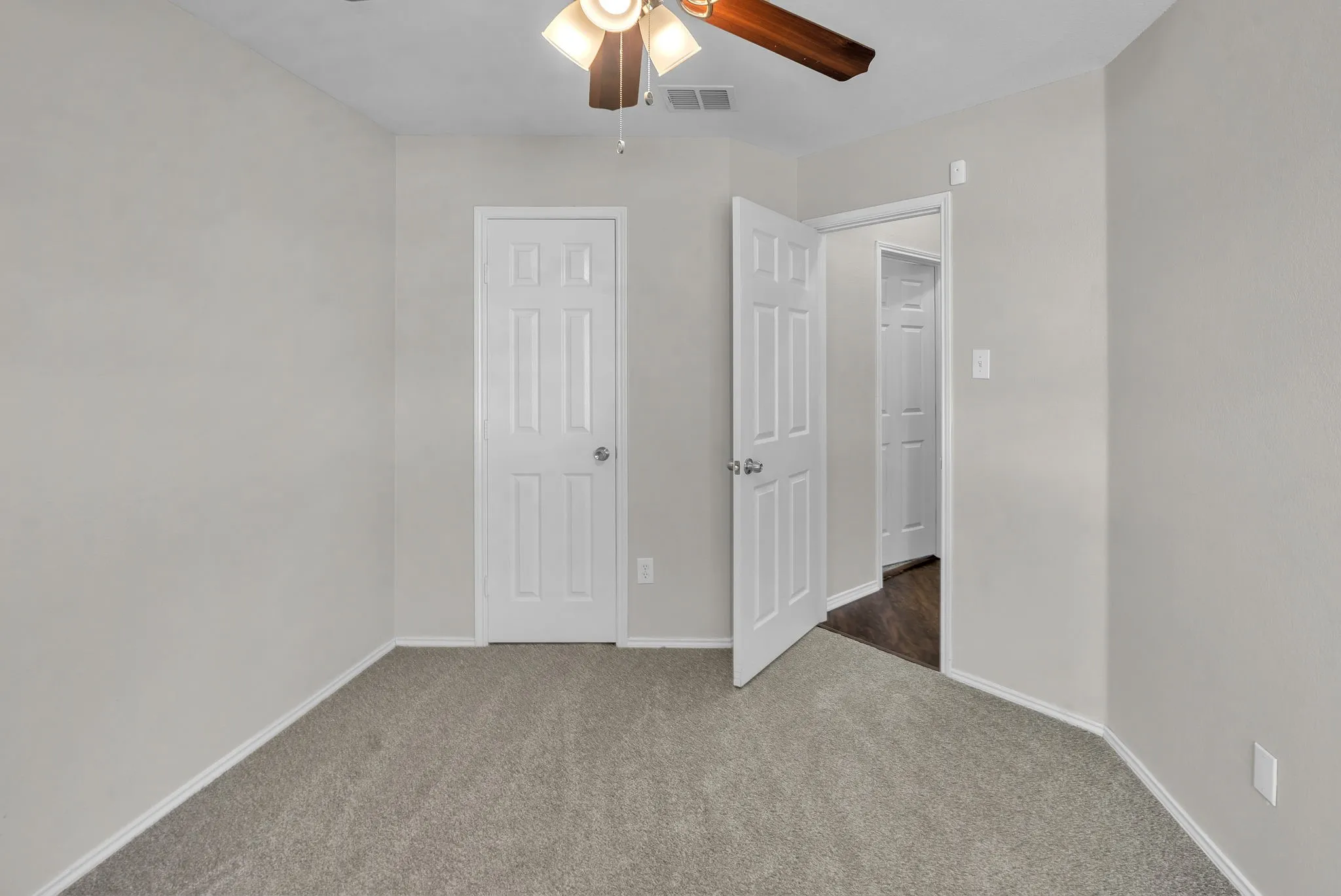 Single Family Residence For Rent in Tarrant County , 11829 Gold Creek Drive E, Fort Worth, Texas 76244, 4 Bedroom, 2 Bathroom, 2 Garage spaces, 2,136 Sqft, built in 2001, mls#21365096, Real Estate Agent in Fort Worth, Homes For Rent in Tarrant county, Homes For Rent in Fort Worth, Realtor in Fort Worth Texas, Real Estate Brokerage Independent Realty Texas, Luminita Cordes Realtor