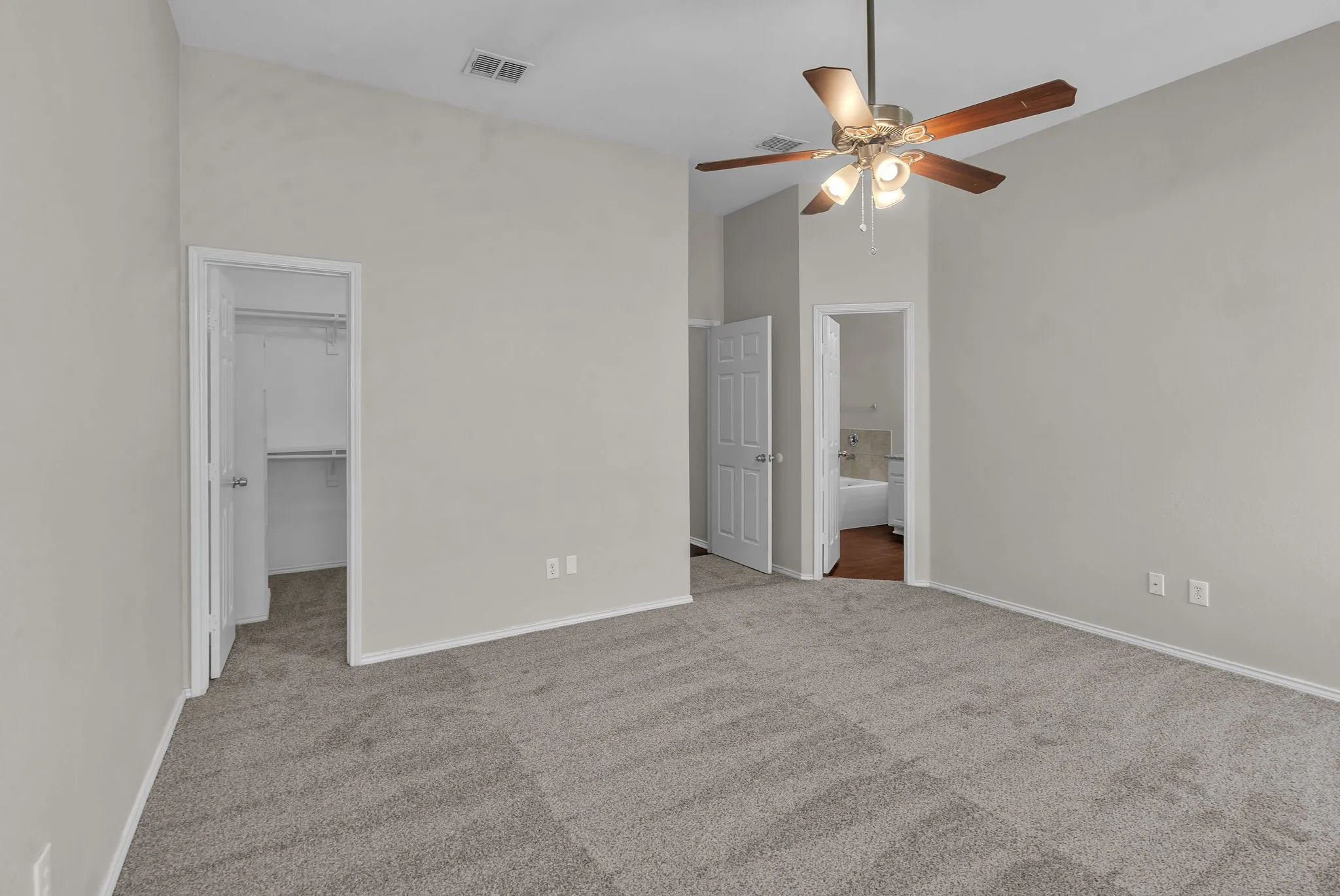 Single Family Residence For Rent in Tarrant County , 11829 Gold Creek Drive E, Fort Worth, Texas 76244, 4 Bedroom, 2 Bathroom, 2 Garage spaces, 2,136 Sqft, built in 2001, mls#21365096, Real Estate Agent in Fort Worth, Homes For Rent in Tarrant county, Homes For Rent in Fort Worth, Realtor in Fort Worth Texas, Real Estate Brokerage Independent Realty Texas, Luminita Cordes Realtor