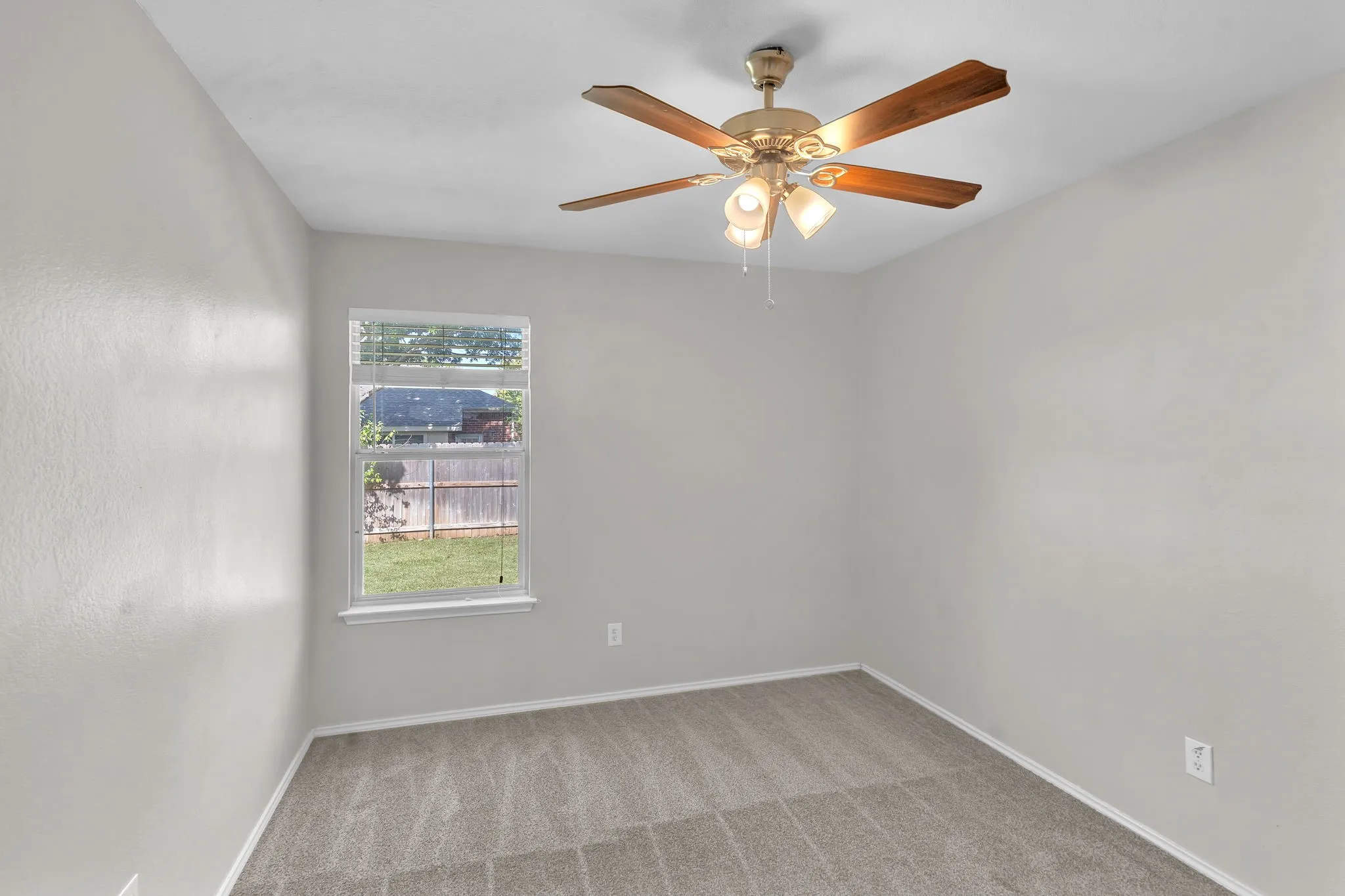 Single Family Residence For Rent in Tarrant County , 11829 Gold Creek Drive E, Fort Worth, Texas 76244, 4 Bedroom, 2 Bathroom, 2 Garage spaces, 2,136 Sqft, built in 2001, mls#21365096, Real Estate Agent in Fort Worth, Homes For Rent in Tarrant county, Homes For Rent in Fort Worth, Realtor in Fort Worth Texas, Real Estate Brokerage Independent Realty Texas, Luminita Cordes Realtor