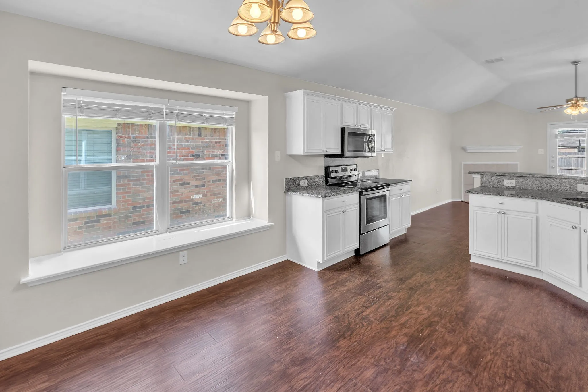 Single Family Residence For Rent in Tarrant County , 11829 Gold Creek Drive E, Fort Worth, Texas 76244, 4 Bedroom, 2 Bathroom, 2 Garage spaces, 2,136 Sqft, built in 2001, mls#21365096, Real Estate Agent in Fort Worth, Homes For Rent in Tarrant county, Homes For Rent in Fort Worth, Realtor in Fort Worth Texas, Real Estate Brokerage Independent Realty Texas, Luminita Cordes Realtor