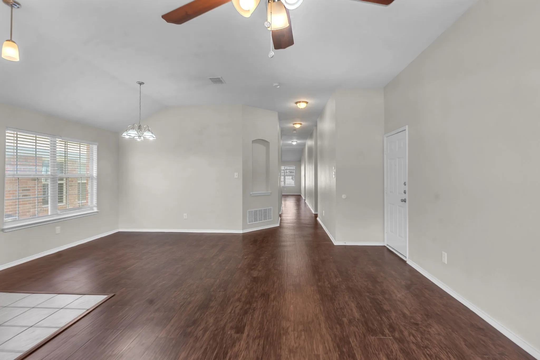 Single Family Residence For Rent in Tarrant County , 11829 Gold Creek Drive E, Fort Worth, Texas 76244, 4 Bedroom, 2 Bathroom, 2 Garage spaces, 2,136 Sqft, built in 2001, mls#21365096, Real Estate Agent in Fort Worth, Homes For Rent in Tarrant county, Homes For Rent in Fort Worth, Realtor in Fort Worth Texas, Real Estate Brokerage Independent Realty Texas, Luminita Cordes Realtor