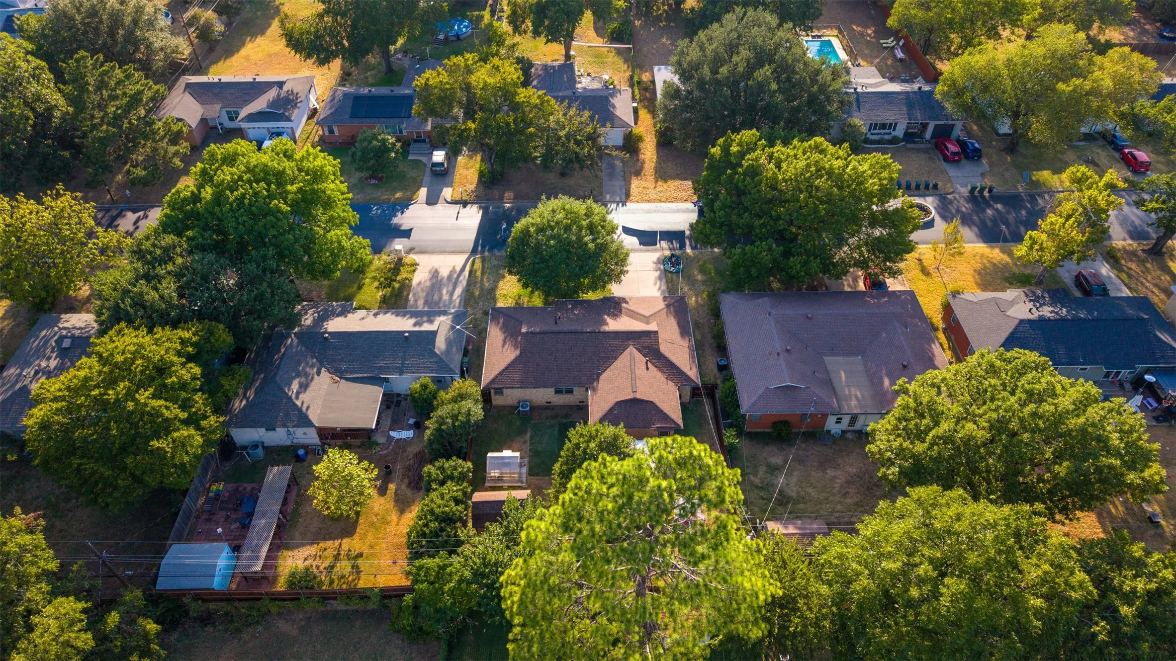 Single Family Residence For Sale in Tarrant County , 1208 Harrison Lane, Hurst, Texas 76053, 3 Bedroom, 2 Bathroom, 2 Garage spaces, 1,523 Sqft, built in 1957, mls#21359078, Real Estate Agent in Hurst, Homes For Sale in Tarrant county, Homes For Sale in Hurst, Realtor in Hurst Texas, Real Estate Brokerage Independent Realty Texas, Luminita Cordes Realtor