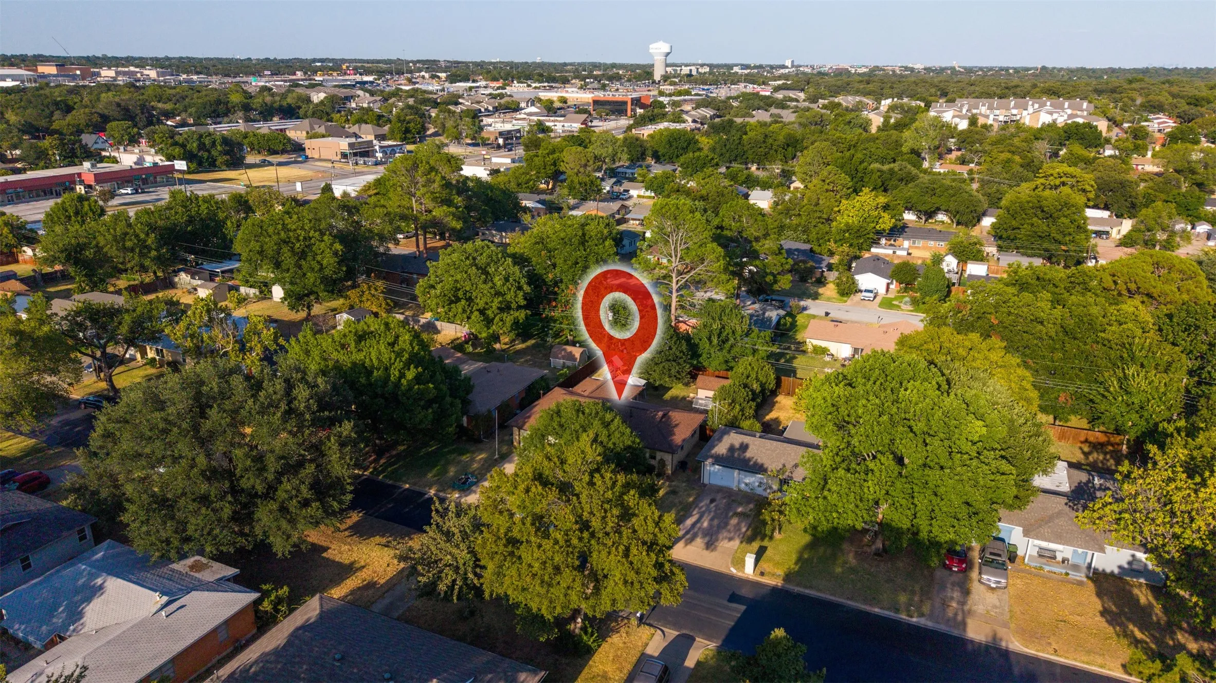 Single Family Residence For Sale in Tarrant County , 1208 Harrison Lane, Hurst, Texas 76053, 3 Bedroom, 2 Bathroom, 2 Garage spaces, 1,523 Sqft, built in 1957, mls#21359078, Real Estate Agent in Hurst, Homes For Sale in Tarrant county, Homes For Sale in Hurst, Realtor in Hurst Texas, Real Estate Brokerage Independent Realty Texas, Luminita Cordes Realtor