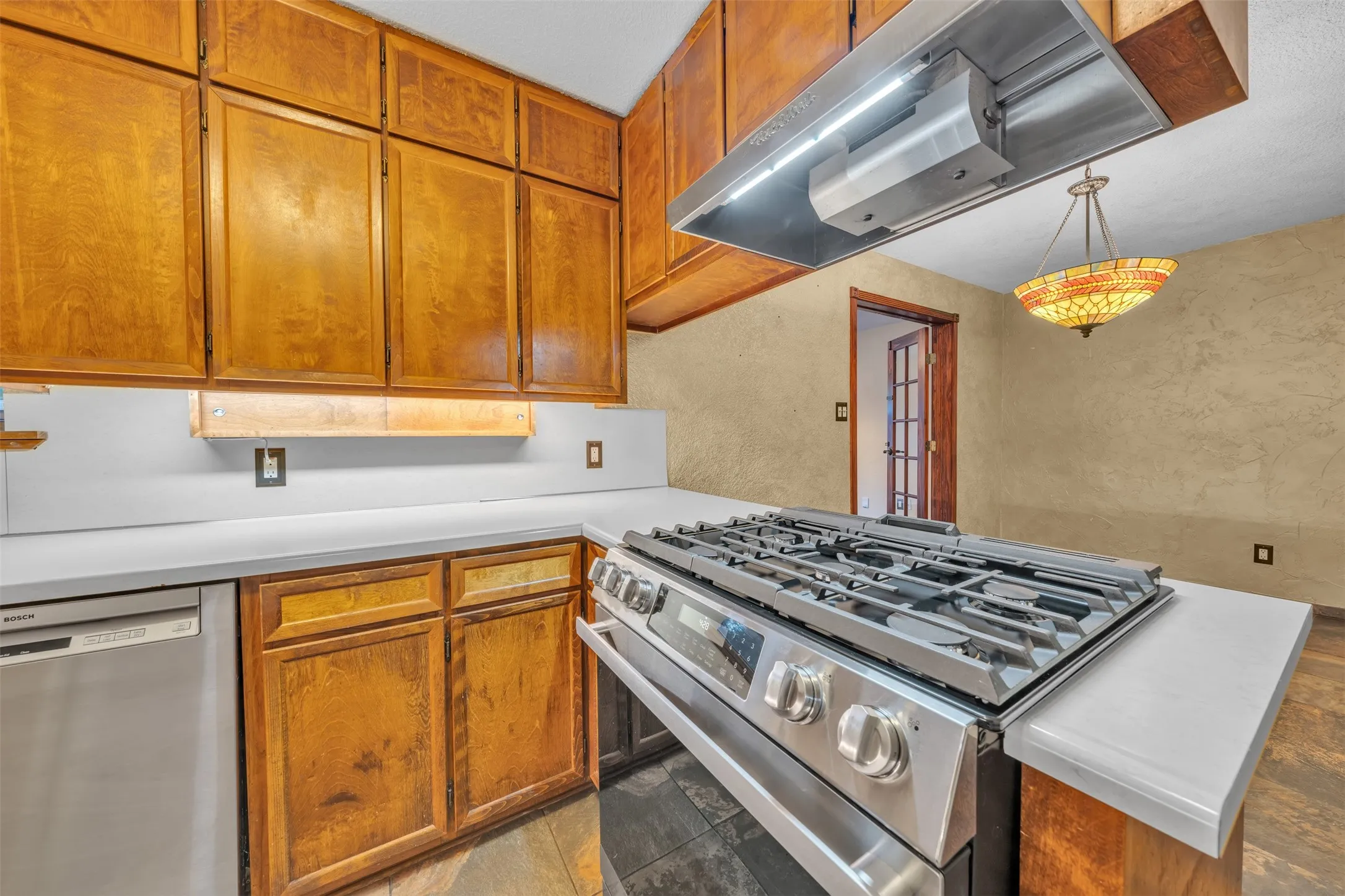 Single Family Residence For Sale in Tarrant County , 1208 Harrison Lane, Hurst, Texas 76053, 3 Bedroom, 2 Bathroom, 2 Garage spaces, 1,523 Sqft, built in 1957, mls#21359078, Real Estate Agent in Hurst, Homes For Sale in Tarrant county, Homes For Sale in Hurst, Realtor in Hurst Texas, Real Estate Brokerage Independent Realty Texas, Luminita Cordes Realtor