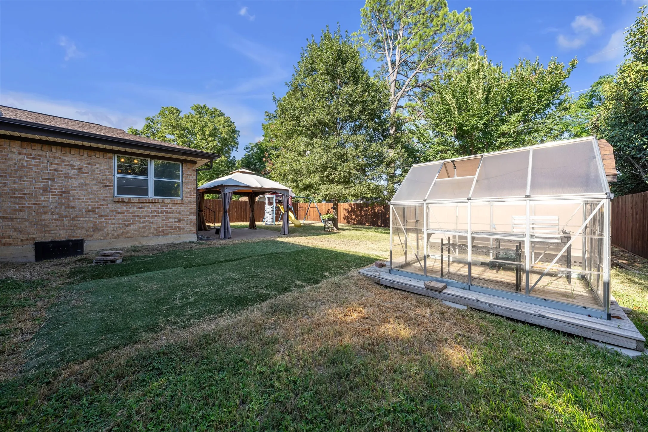 Single Family Residence For Sale in Tarrant County , 1208 Harrison Lane, Hurst, Texas 76053, 3 Bedroom, 2 Bathroom, 2 Garage spaces, 1,523 Sqft, built in 1957, mls#21359078, Real Estate Agent in Hurst, Homes For Sale in Tarrant county, Homes For Sale in Hurst, Realtor in Hurst Texas, Real Estate Brokerage Independent Realty Texas, Luminita Cordes Realtor