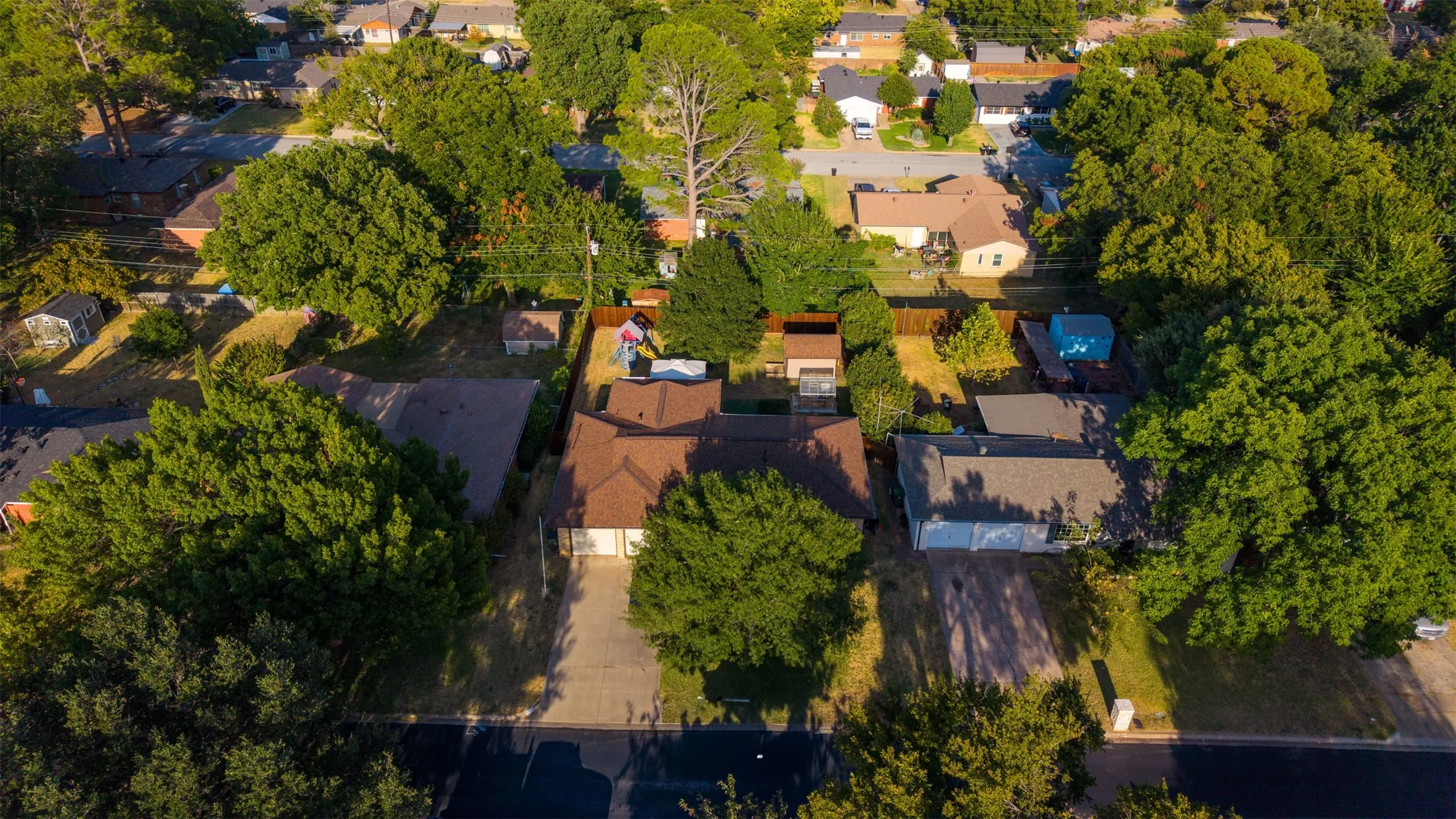 Single Family Residence For Sale in Tarrant County , 1208 Harrison Lane, Hurst, Texas 76053, 3 Bedroom, 2 Bathroom, 2 Garage spaces, 1,523 Sqft, built in 1957, mls#21359078, Real Estate Agent in Hurst, Homes For Sale in Tarrant county, Homes For Sale in Hurst, Realtor in Hurst Texas, Real Estate Brokerage Independent Realty Texas, Luminita Cordes Realtor