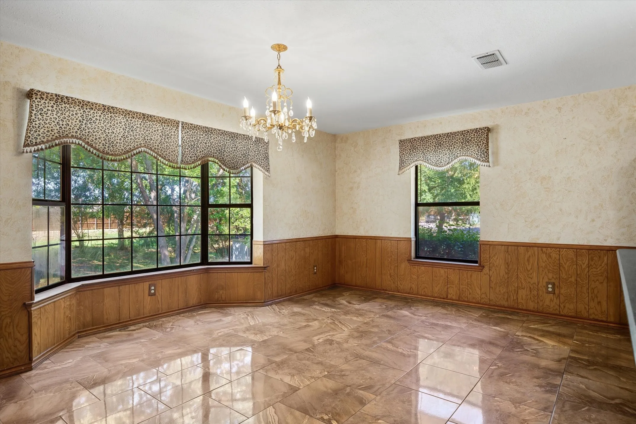 Large dining area -- plenty of space for a very large table