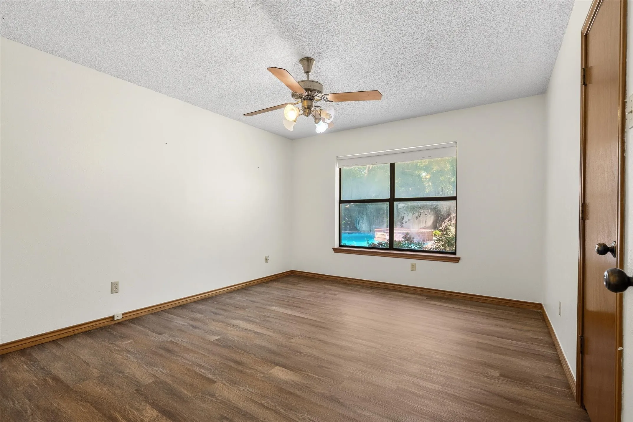 Secondary bedroom