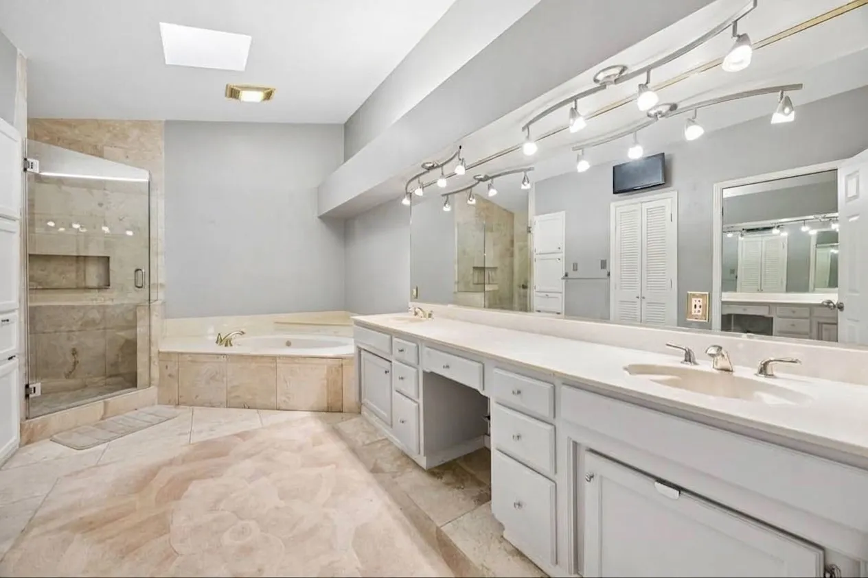 Primary Bathroom, Ensuite.