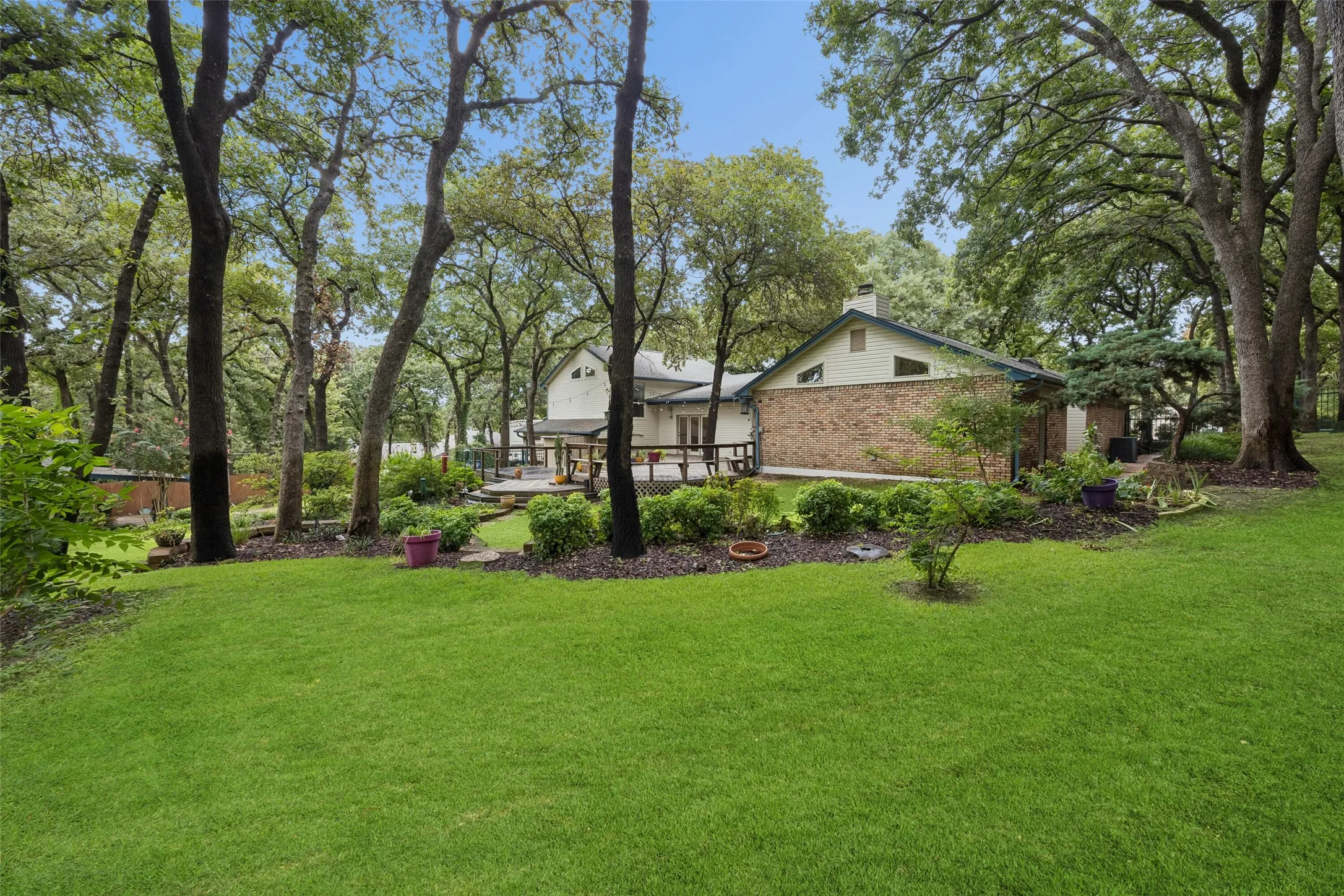 Single Family Residence For Sale in Tarrant County , 1012 Spanish Trail, Keller, Texas 76262, 4 Bedroom, 4 Bathroom, 2 Garage spaces, 3,572 Sqft, built in 1987, mls#21364429, Real Estate Agent in Keller, Homes For Sale in Tarrant county, Homes For Sale in Keller, Realtor in Keller Texas, Real Estate Brokerage Independent Realty Texas, Luminita Cordes Realtor