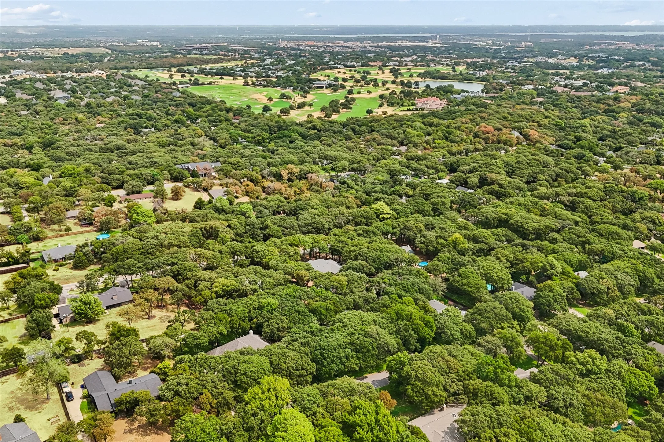 Single Family Residence For Sale in Tarrant County , 1012 Spanish Trail, Keller, Texas 76262, 4 Bedroom, 4 Bathroom, 2 Garage spaces, 3,572 Sqft, built in 1987, mls#21364429, Real Estate Agent in Keller, Homes For Sale in Tarrant county, Homes For Sale in Keller, Realtor in Keller Texas, Real Estate Brokerage Independent Realty Texas, Luminita Cordes Realtor