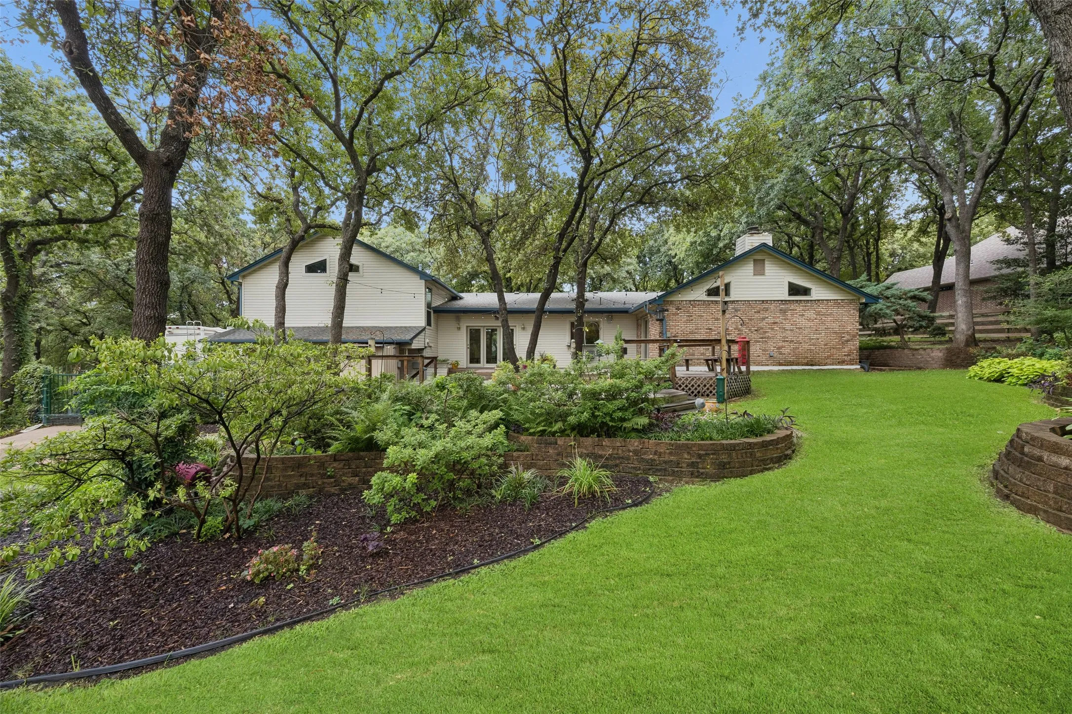 Single Family Residence For Sale in Tarrant County , 1012 Spanish Trail, Keller, Texas 76262, 4 Bedroom, 4 Bathroom, 2 Garage spaces, 3,572 Sqft, built in 1987, mls#21364429, Real Estate Agent in Keller, Homes For Sale in Tarrant county, Homes For Sale in Keller, Realtor in Keller Texas, Real Estate Brokerage Independent Realty Texas, Luminita Cordes Realtor
