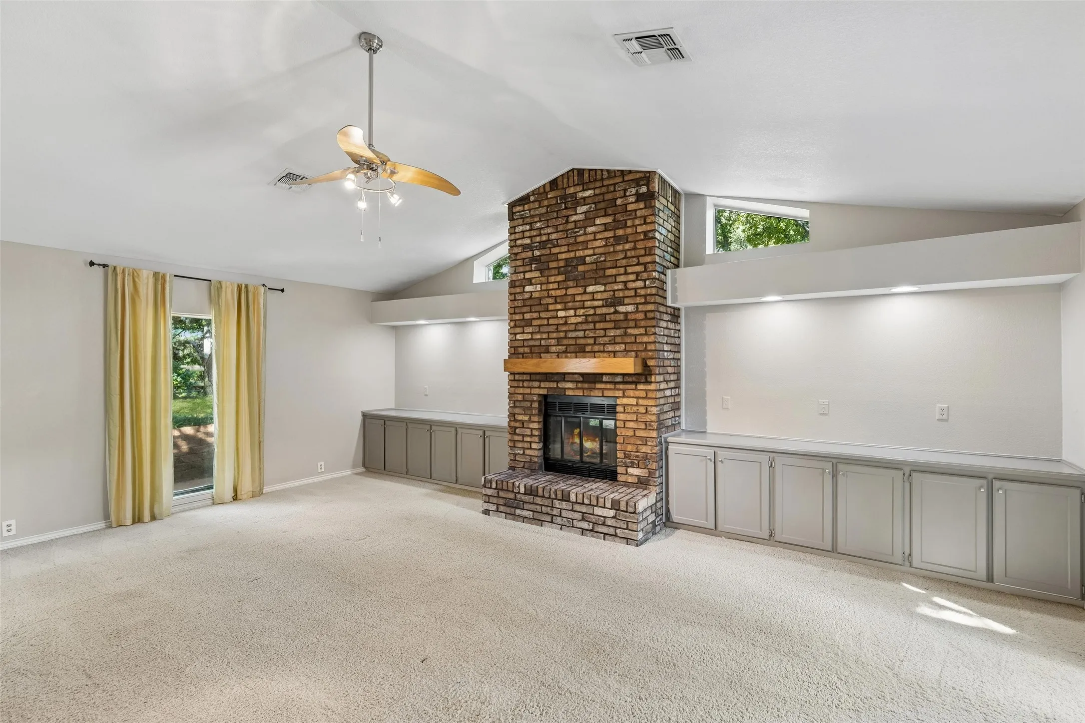 Single Family Residence For Sale in Tarrant County , 1012 Spanish Trail, Keller, Texas 76262, 4 Bedroom, 4 Bathroom, 2 Garage spaces, 3,572 Sqft, built in 1987, mls#21364429, Real Estate Agent in Keller, Homes For Sale in Tarrant county, Homes For Sale in Keller, Realtor in Keller Texas, Real Estate Brokerage Independent Realty Texas, Luminita Cordes Realtor