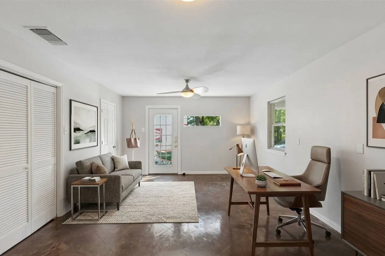 Digitally Staged. Office/Flex/Bedroom - Lower Level with Ensuite Half Bathroom. Can be used as a bedroom.
