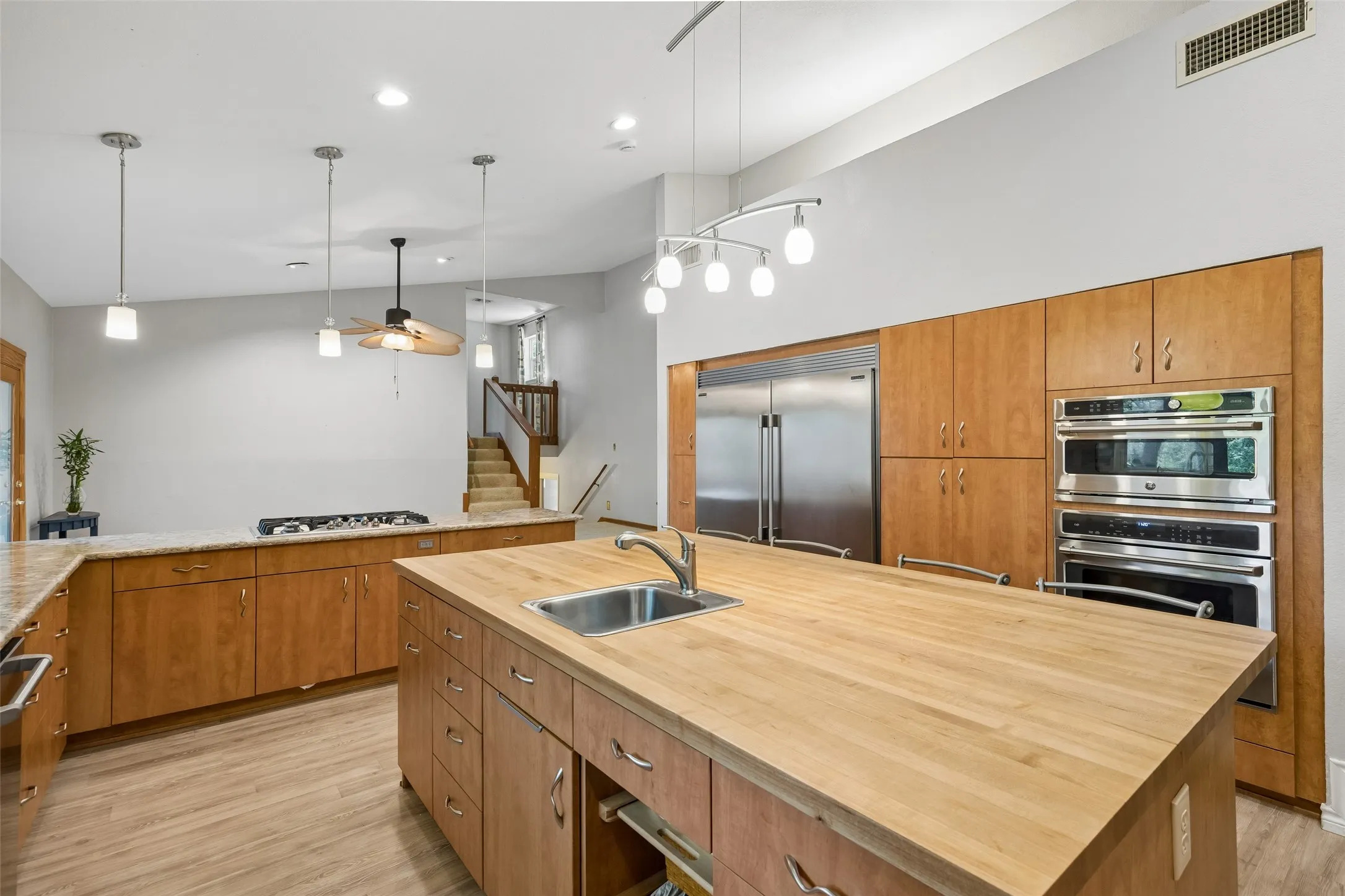 Single Family Residence For Sale in Tarrant County , 1012 Spanish Trail, Keller, Texas 76262, 4 Bedroom, 4 Bathroom, 2 Garage spaces, 3,572 Sqft, built in 1987, mls#21364429, Real Estate Agent in Keller, Homes For Sale in Tarrant county, Homes For Sale in Keller, Realtor in Keller Texas, Real Estate Brokerage Independent Realty Texas, Luminita Cordes Realtor