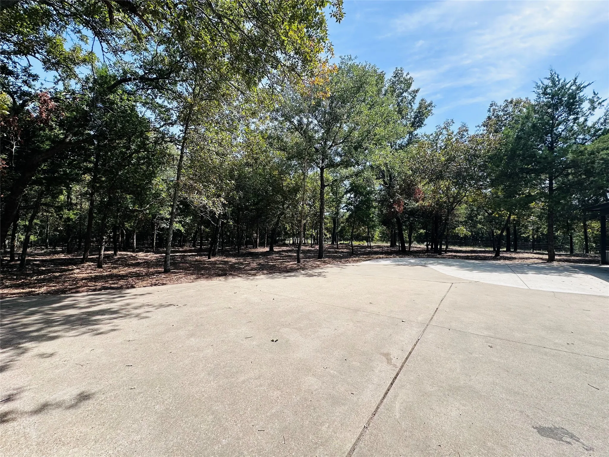 Single Family Residence For Sale in Henderson County , 4179 Pedernales E, Athens, Texas 75752, 4 Bedroom, 3 Bathroom, 3 Garage spaces, 2,984 Sqft, built in 1989, Price $599,500, mls#21365356, Real Estate Agent in Athens, Homes For Sale in Henderson county, Homes For Sale in Athens, Realtor in Athens Texas, Real Estate Brokerage Independent Realty Texas, Luminita Cordes Realtor