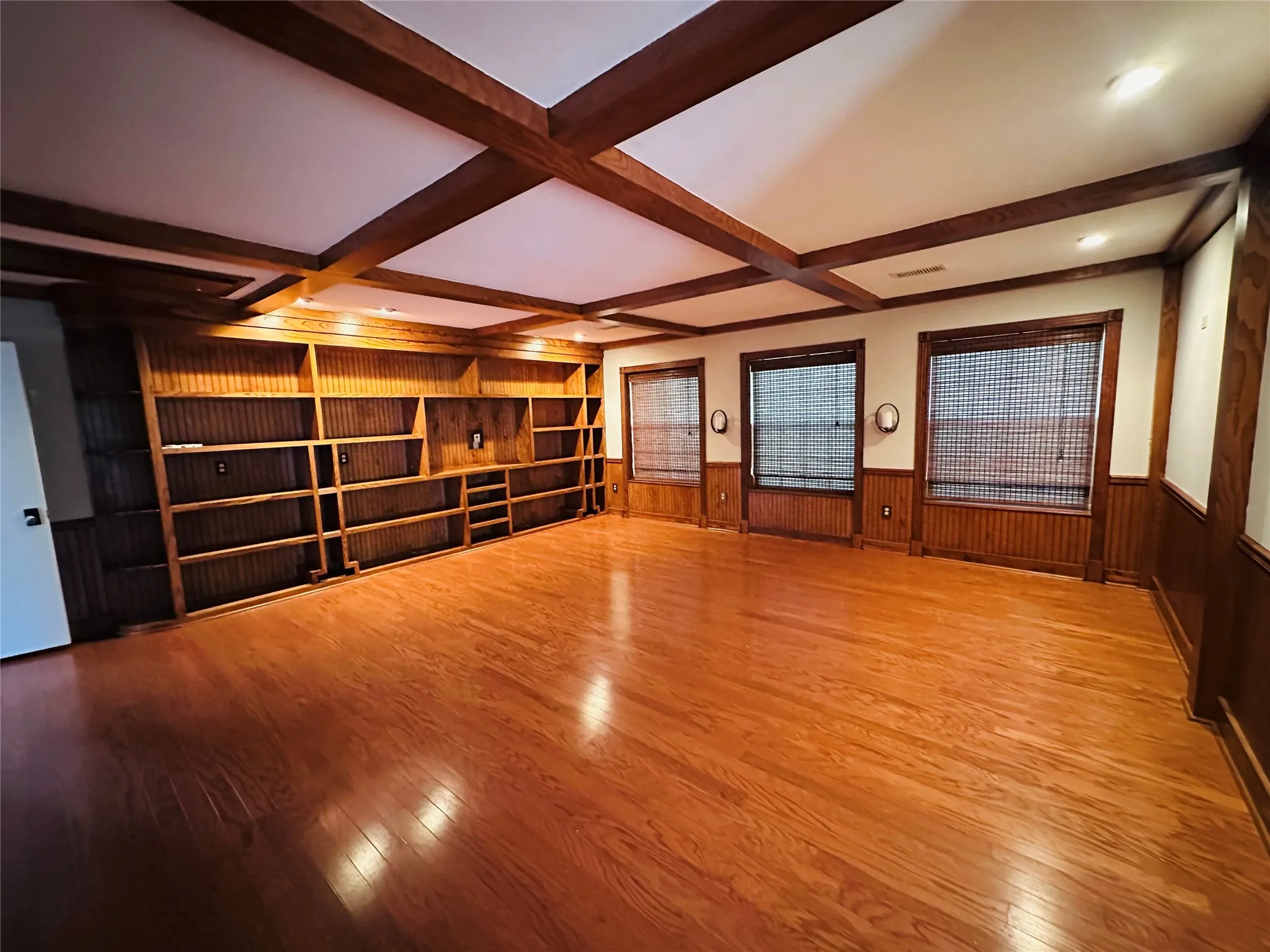 Single Family Residence For Sale in Henderson County , 4179 Pedernales E, Athens, Texas 75752, 4 Bedroom, 3 Bathroom, 3 Garage spaces, 2,984 Sqft, built in 1989, Price $599,500, mls#21365356, Real Estate Agent in Athens, Homes For Sale in Henderson county, Homes For Sale in Athens, Realtor in Athens Texas, Real Estate Brokerage Independent Realty Texas, Luminita Cordes Realtor
