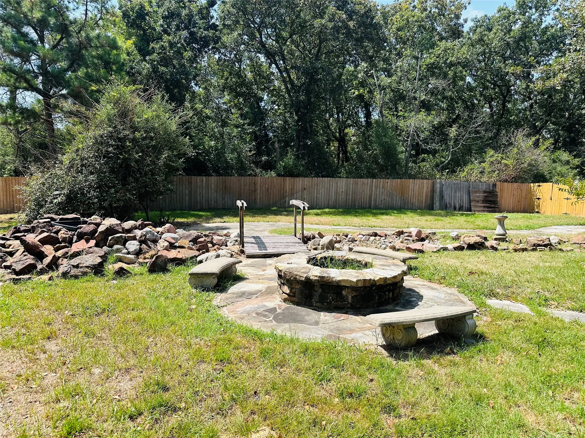 Single Family Residence For Sale in Henderson County , 4179 Pedernales E, Athens, Texas 75752, 4 Bedroom, 3 Bathroom, 3 Garage spaces, 2,984 Sqft, built in 1989, Price $599,500, mls#21365356, Real Estate Agent in Athens, Homes For Sale in Henderson county, Homes For Sale in Athens, Realtor in Athens Texas, Real Estate Brokerage Independent Realty Texas, Luminita Cordes Realtor