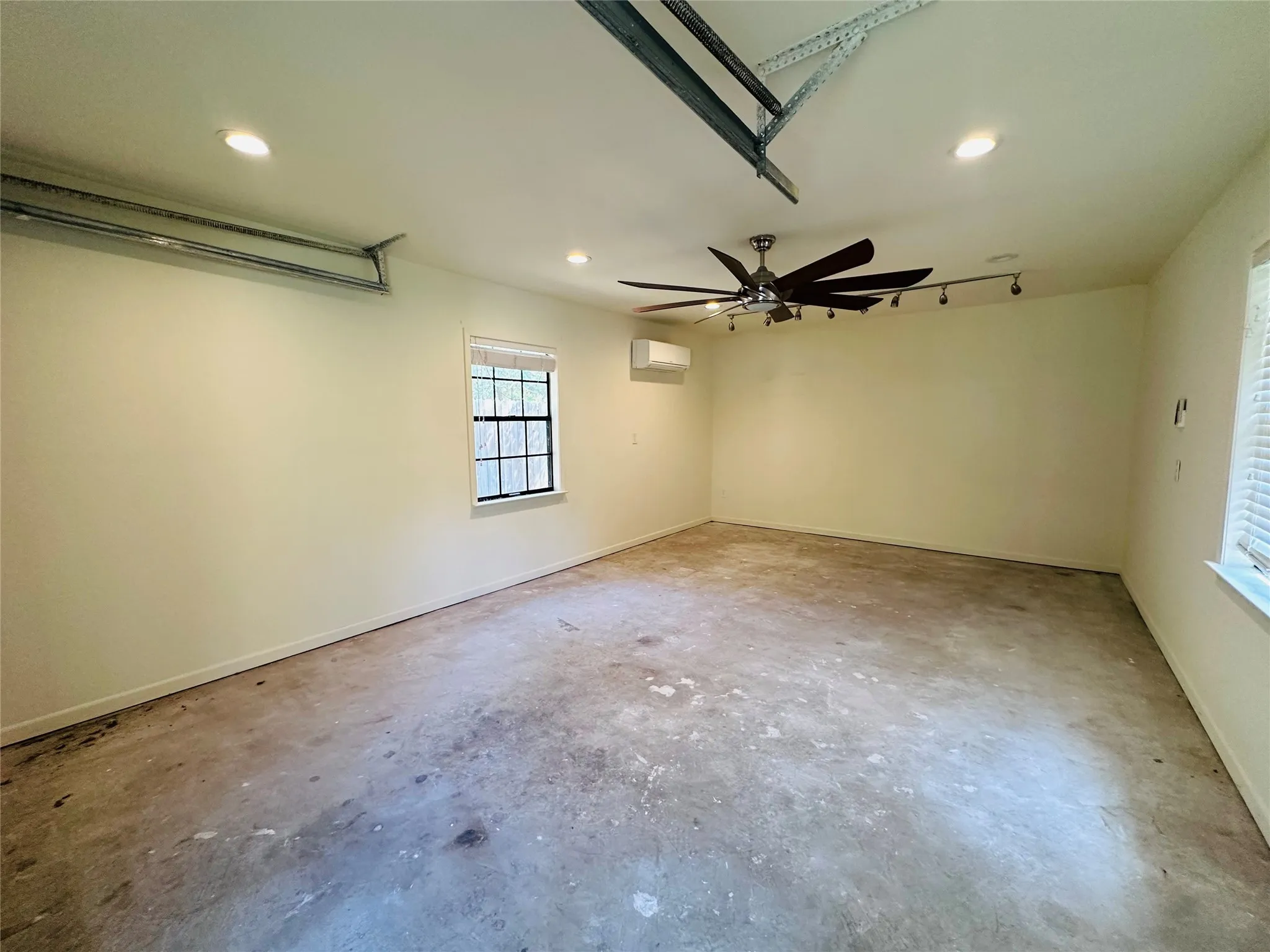 Single Family Residence For Sale in Henderson County , 4179 Pedernales E, Athens, Texas 75752, 4 Bedroom, 3 Bathroom, 3 Garage spaces, 2,984 Sqft, built in 1989, Price $599,500, mls#21365356, Real Estate Agent in Athens, Homes For Sale in Henderson county, Homes For Sale in Athens, Realtor in Athens Texas, Real Estate Brokerage Independent Realty Texas, Luminita Cordes Realtor