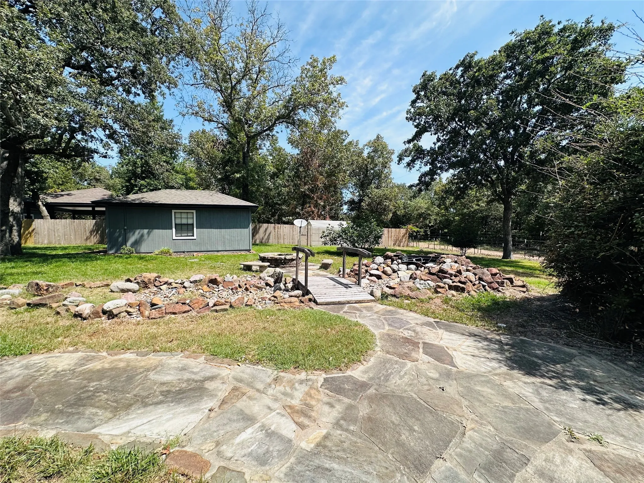 Single Family Residence For Sale in Henderson County , 4179 Pedernales E, Athens, Texas 75752, 4 Bedroom, 3 Bathroom, 3 Garage spaces, 2,984 Sqft, built in 1989, Price $599,500, mls#21365356, Real Estate Agent in Athens, Homes For Sale in Henderson county, Homes For Sale in Athens, Realtor in Athens Texas, Real Estate Brokerage Independent Realty Texas, Luminita Cordes Realtor