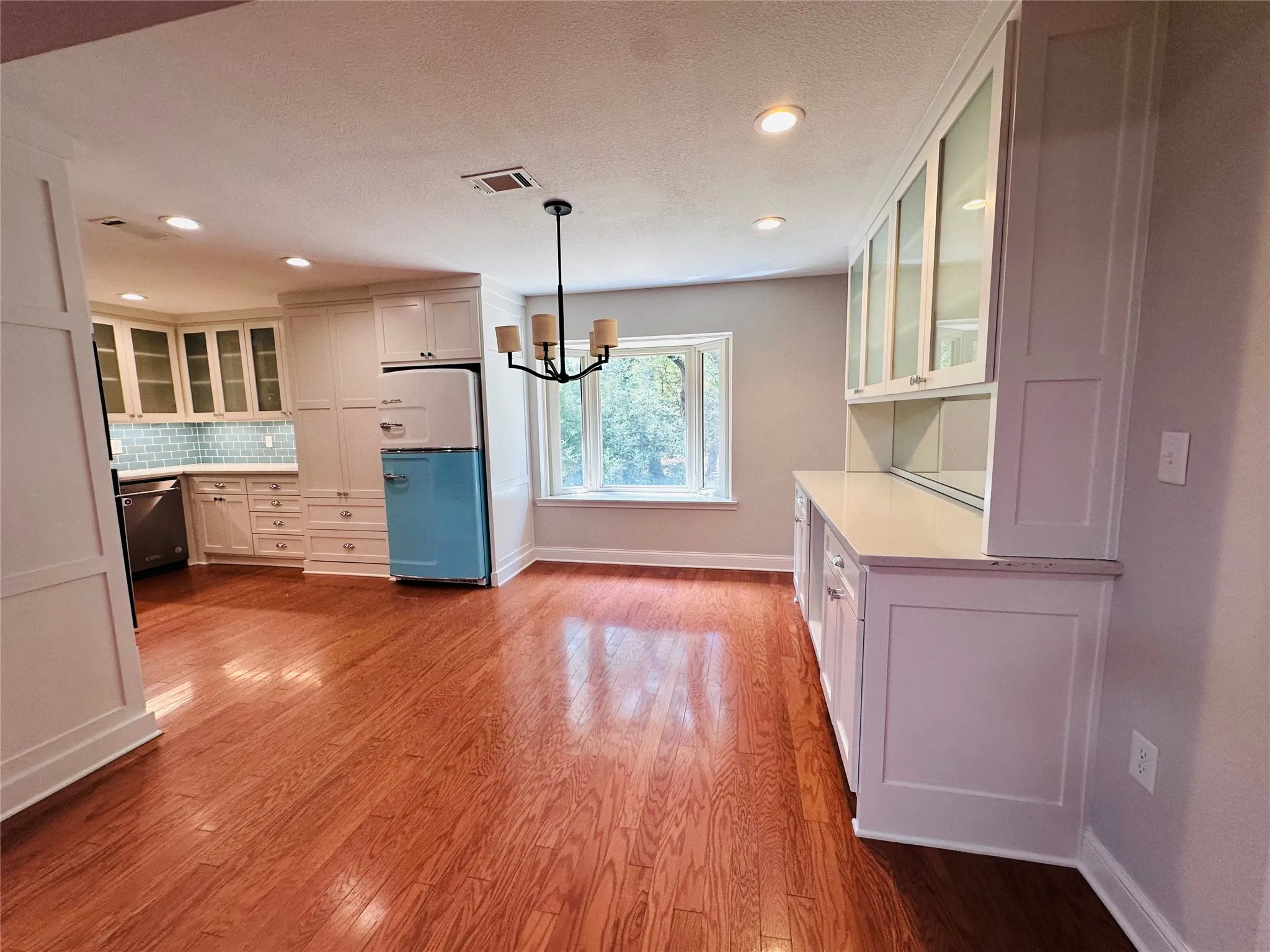 Single Family Residence For Sale in Henderson County , 4179 Pedernales E, Athens, Texas 75752, 4 Bedroom, 3 Bathroom, 3 Garage spaces, 2,984 Sqft, built in 1989, Price $599,500, mls#21365356, Real Estate Agent in Athens, Homes For Sale in Henderson county, Homes For Sale in Athens, Realtor in Athens Texas, Real Estate Brokerage Independent Realty Texas, Luminita Cordes Realtor