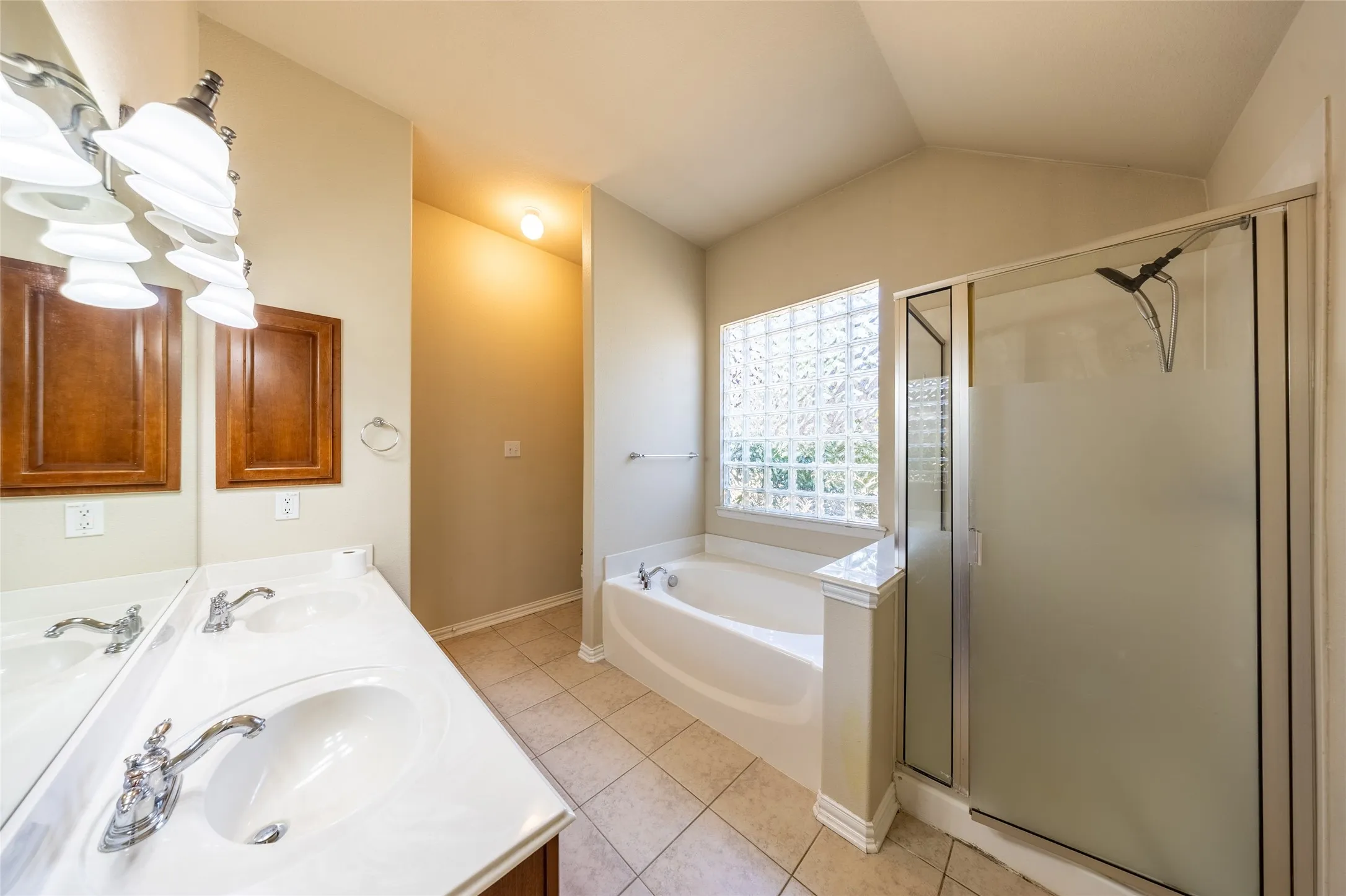 Single Family Residence For Rent in Collin County , 8100 Raven Court, Mc Kinney, Texas 75071, 3 Bedroom, 2 Bathroom, 2 Garage spaces, 1,716 Sqft, built in 2005, mls#21365046, Real Estate Agent in Mc Kinney, Homes For Rent in Collin county, Homes For Rent in Mc Kinney, Realtor in Mc Kinney Texas, Real Estate Brokerage Independent Realty Texas, Luminita Cordes Realtor
