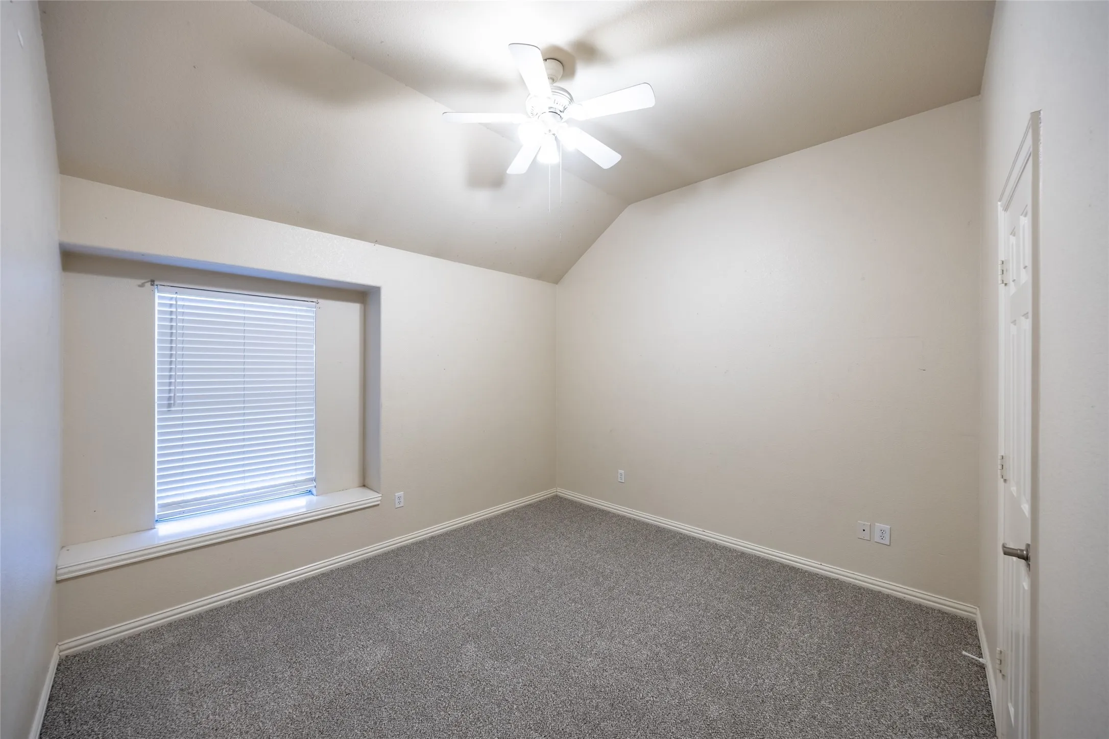 Single Family Residence For Rent in Collin County , 8100 Raven Court, Mc Kinney, Texas 75071, 3 Bedroom, 2 Bathroom, 2 Garage spaces, 1,716 Sqft, built in 2005, mls#21365046, Real Estate Agent in Mc Kinney, Homes For Rent in Collin county, Homes For Rent in Mc Kinney, Realtor in Mc Kinney Texas, Real Estate Brokerage Independent Realty Texas, Luminita Cordes Realtor
