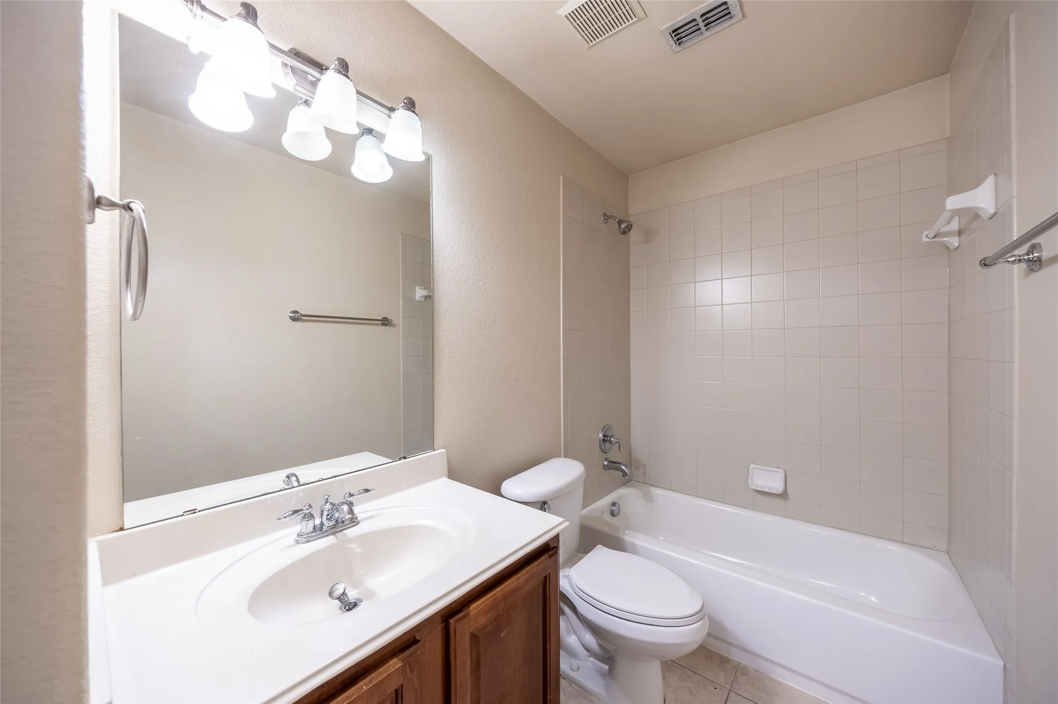 Single Family Residence For Rent in Collin County , 8100 Raven Court, Mc Kinney, Texas 75071, 3 Bedroom, 2 Bathroom, 2 Garage spaces, 1,716 Sqft, built in 2005, mls#21365046, Real Estate Agent in Mc Kinney, Homes For Rent in Collin county, Homes For Rent in Mc Kinney, Realtor in Mc Kinney Texas, Real Estate Brokerage Independent Realty Texas, Luminita Cordes Realtor