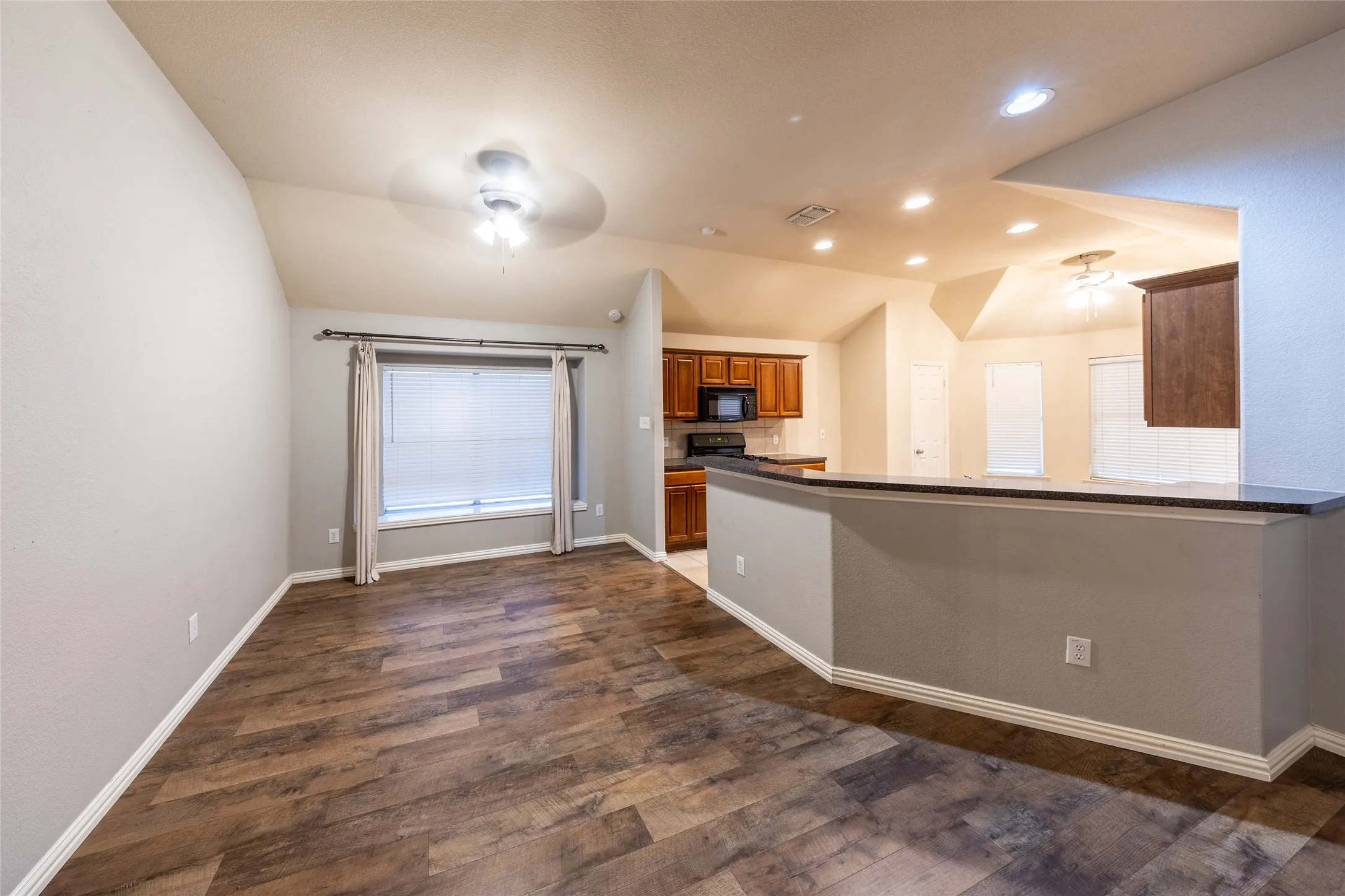 Single Family Residence For Rent in Collin County , 8100 Raven Court, Mc Kinney, Texas 75071, 3 Bedroom, 2 Bathroom, 2 Garage spaces, 1,716 Sqft, built in 2005, mls#21365046, Real Estate Agent in Mc Kinney, Homes For Rent in Collin county, Homes For Rent in Mc Kinney, Realtor in Mc Kinney Texas, Real Estate Brokerage Independent Realty Texas, Luminita Cordes Realtor