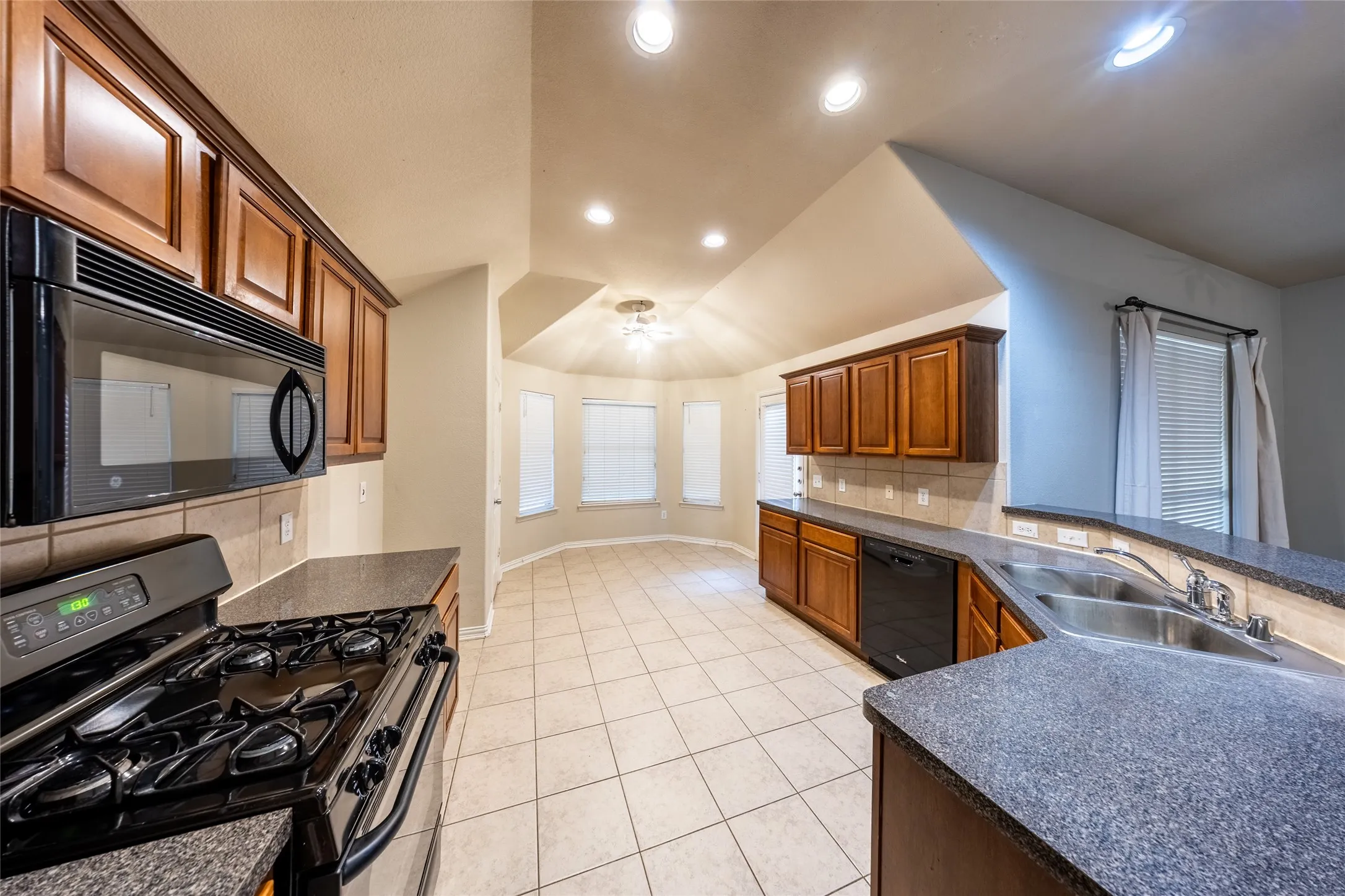 Single Family Residence For Rent in Collin County , 8100 Raven Court, Mc Kinney, Texas 75071, 3 Bedroom, 2 Bathroom, 2 Garage spaces, 1,716 Sqft, built in 2005, mls#21365046, Real Estate Agent in Mc Kinney, Homes For Rent in Collin county, Homes For Rent in Mc Kinney, Realtor in Mc Kinney Texas, Real Estate Brokerage Independent Realty Texas, Luminita Cordes Realtor