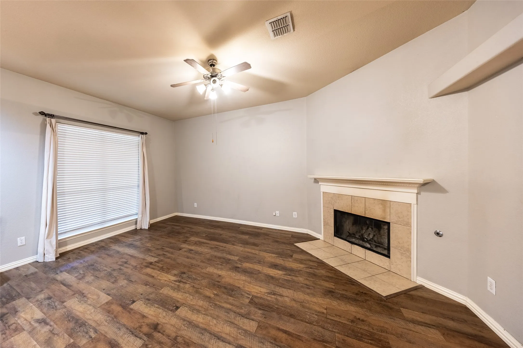 Single Family Residence For Rent in Collin County , 8100 Raven Court, Mc Kinney, Texas 75071, 3 Bedroom, 2 Bathroom, 2 Garage spaces, 1,716 Sqft, built in 2005, mls#21365046, Real Estate Agent in Mc Kinney, Homes For Rent in Collin county, Homes For Rent in Mc Kinney, Realtor in Mc Kinney Texas, Real Estate Brokerage Independent Realty Texas, Luminita Cordes Realtor