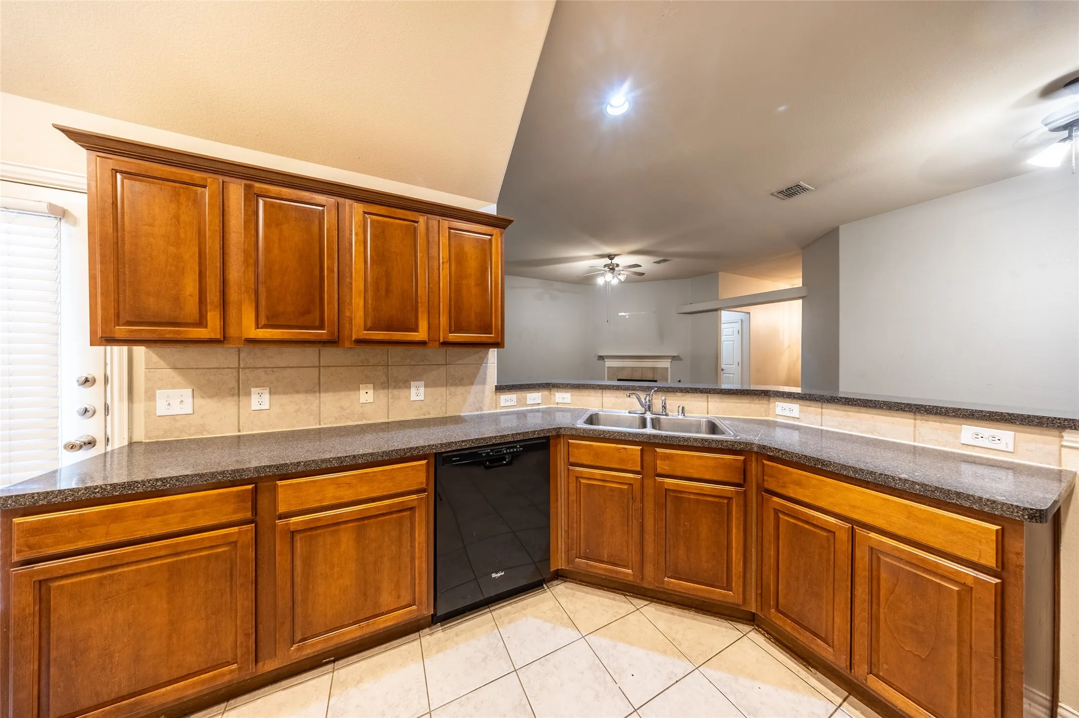 Single Family Residence For Rent in Collin County , 8100 Raven Court, Mc Kinney, Texas 75071, 3 Bedroom, 2 Bathroom, 2 Garage spaces, 1,716 Sqft, built in 2005, mls#21365046, Real Estate Agent in Mc Kinney, Homes For Rent in Collin county, Homes For Rent in Mc Kinney, Realtor in Mc Kinney Texas, Real Estate Brokerage Independent Realty Texas, Luminita Cordes Realtor