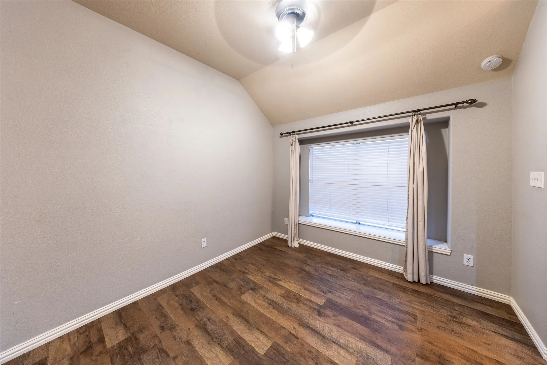 Single Family Residence For Rent in Collin County , 8100 Raven Court, Mc Kinney, Texas 75071, 3 Bedroom, 2 Bathroom, 2 Garage spaces, 1,716 Sqft, built in 2005, mls#21365046, Real Estate Agent in Mc Kinney, Homes For Rent in Collin county, Homes For Rent in Mc Kinney, Realtor in Mc Kinney Texas, Real Estate Brokerage Independent Realty Texas, Luminita Cordes Realtor