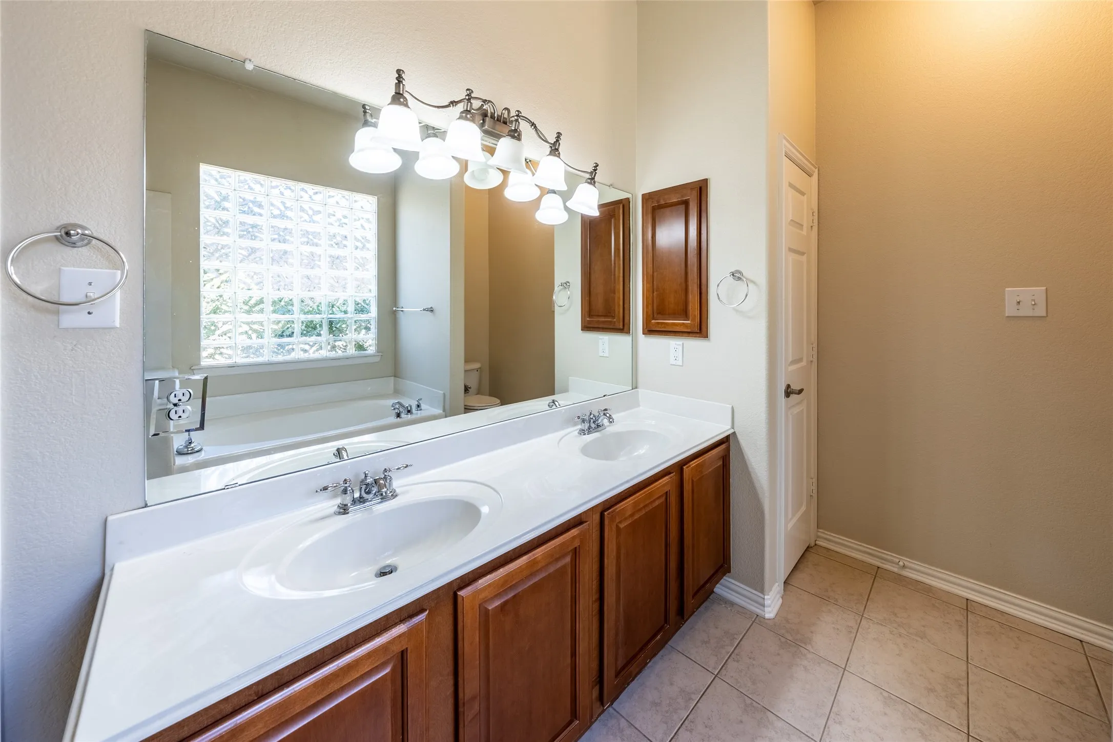 Single Family Residence For Rent in Collin County , 8100 Raven Court, Mc Kinney, Texas 75071, 3 Bedroom, 2 Bathroom, 2 Garage spaces, 1,716 Sqft, built in 2005, mls#21365046, Real Estate Agent in Mc Kinney, Homes For Rent in Collin county, Homes For Rent in Mc Kinney, Realtor in Mc Kinney Texas, Real Estate Brokerage Independent Realty Texas, Luminita Cordes Realtor