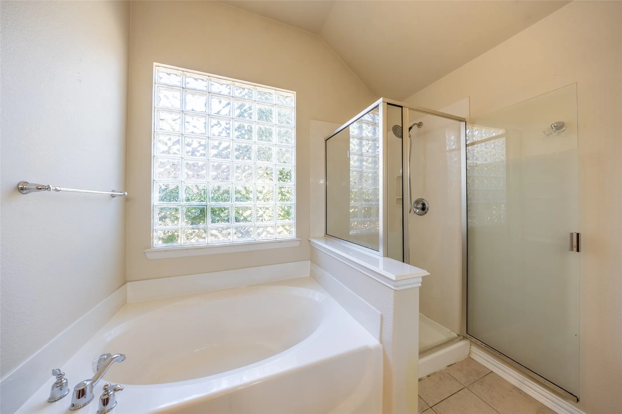 Single Family Residence For Rent in Collin County , 8100 Raven Court, Mc Kinney, Texas 75071, 3 Bedroom, 2 Bathroom, 2 Garage spaces, 1,716 Sqft, built in 2005, mls#21365046, Real Estate Agent in Mc Kinney, Homes For Rent in Collin county, Homes For Rent in Mc Kinney, Realtor in Mc Kinney Texas, Real Estate Brokerage Independent Realty Texas, Luminita Cordes Realtor