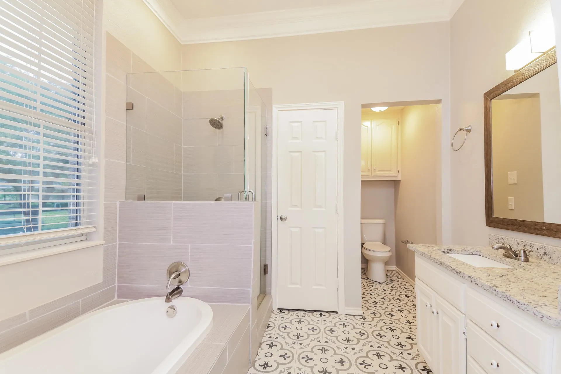 Single Family Residence For Rent in Rockwall County , 3152 Bourbon Street, Rockwall, Texas 75032, 3 Bedroom, 3 Bathroom, 2 Garage spaces, 2,040 Sqft, built in 1990, mls#21365435, Real Estate Agent in Rockwall, Homes For Rent in Rockwall county, Homes For Rent in Rockwall, Realtor in Rockwall Texas, Real Estate Brokerage Independent Realty Texas, Luminita Cordes Realtor