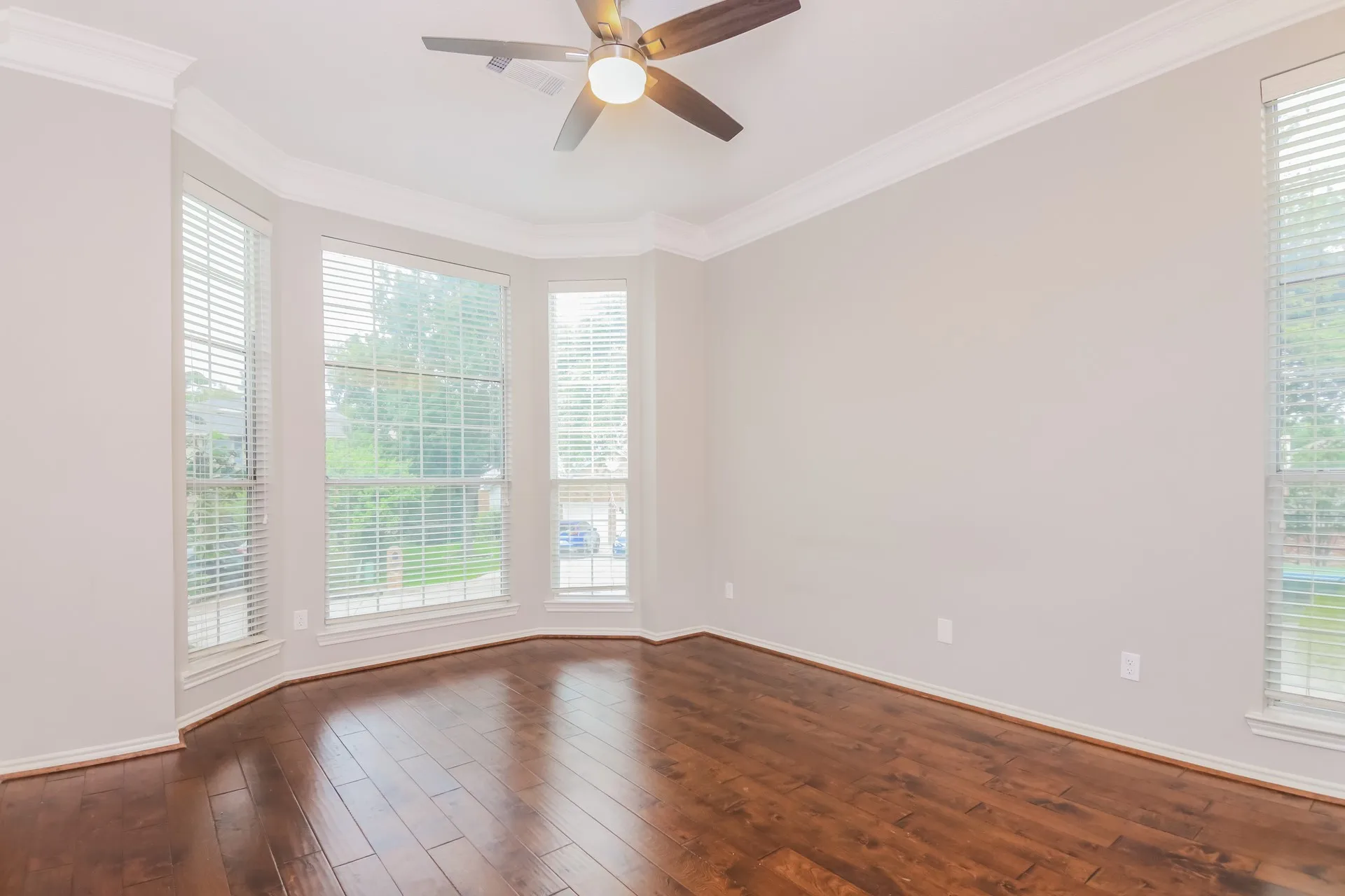 Single Family Residence For Rent in Rockwall County , 3152 Bourbon Street, Rockwall, Texas 75032, 3 Bedroom, 3 Bathroom, 2 Garage spaces, 2,040 Sqft, built in 1990, mls#21365435, Real Estate Agent in Rockwall, Homes For Rent in Rockwall county, Homes For Rent in Rockwall, Realtor in Rockwall Texas, Real Estate Brokerage Independent Realty Texas, Luminita Cordes Realtor